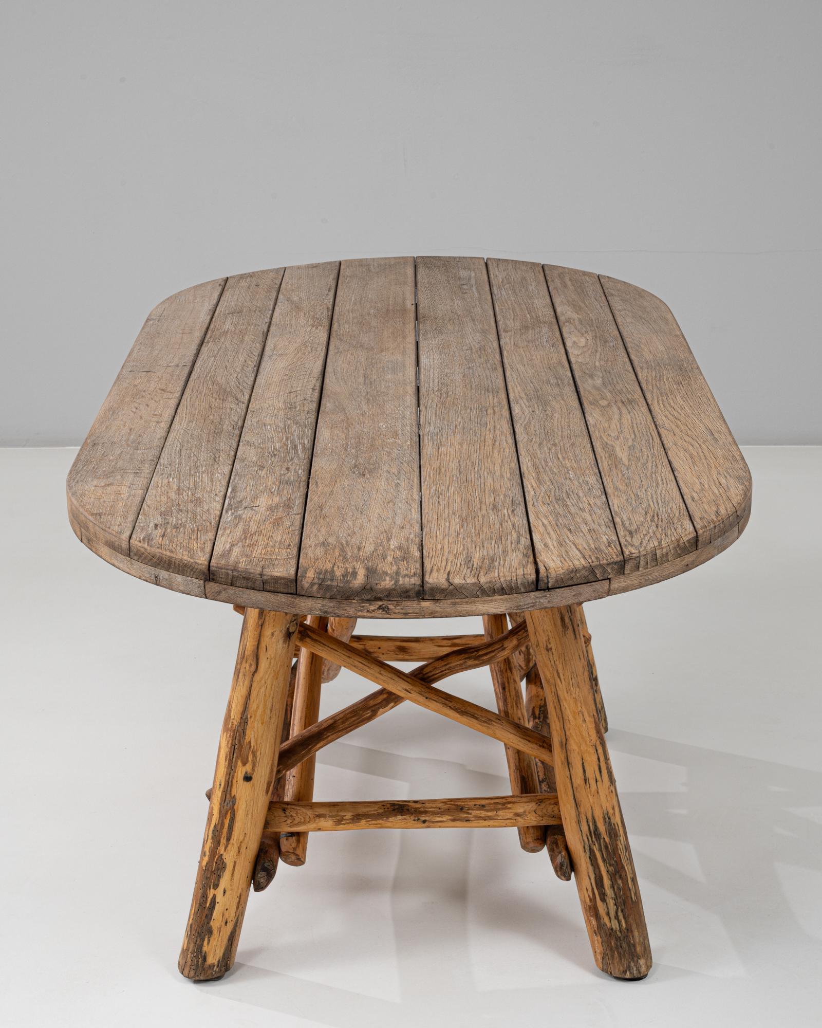 Table de salle à manger en bois brutaliste belge du 20e siècle avec base sculptée en vente 5