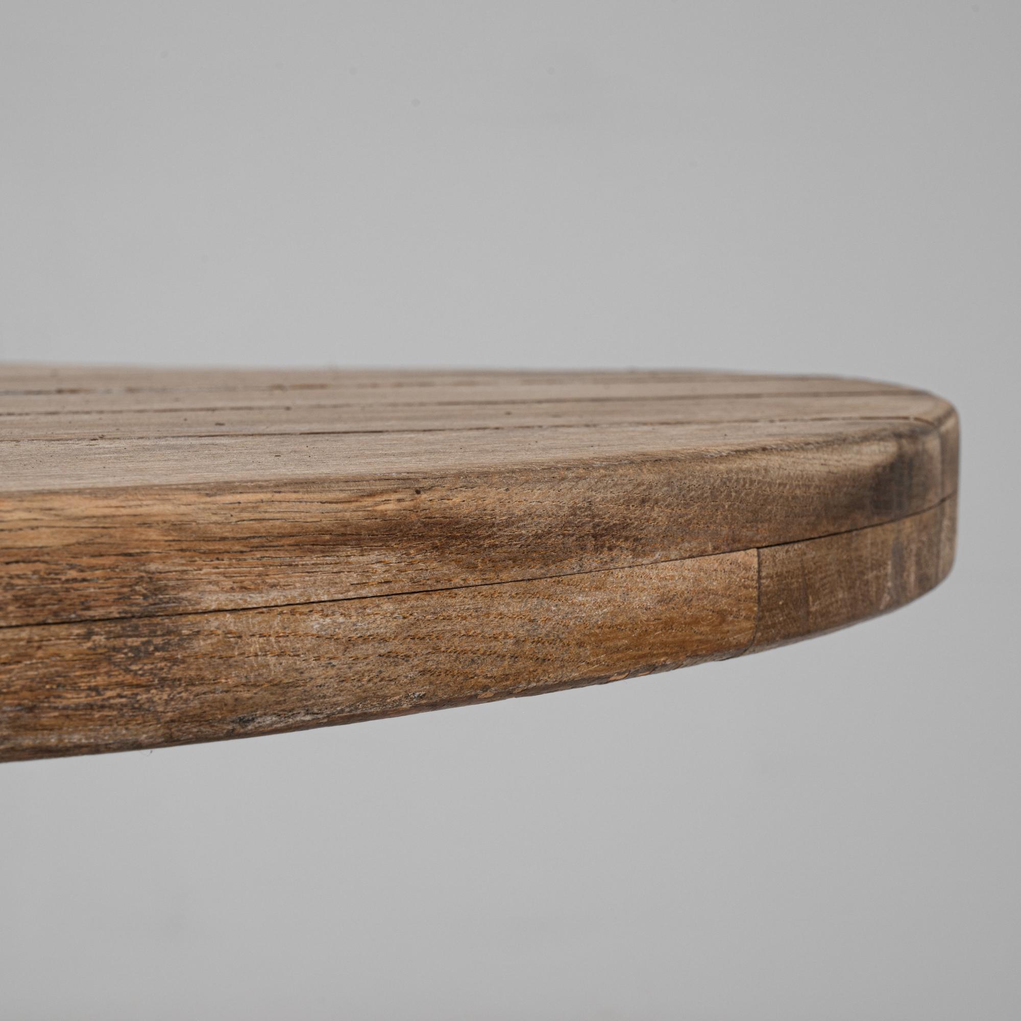 Table de salle à manger en bois brutaliste belge du 20e siècle avec base sculptée en vente 1