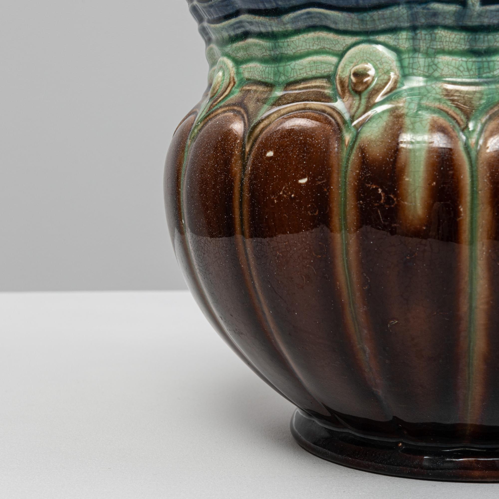 Jarrón de cerámica belga del siglo XX en Bueno estado para la venta en High Point, NC