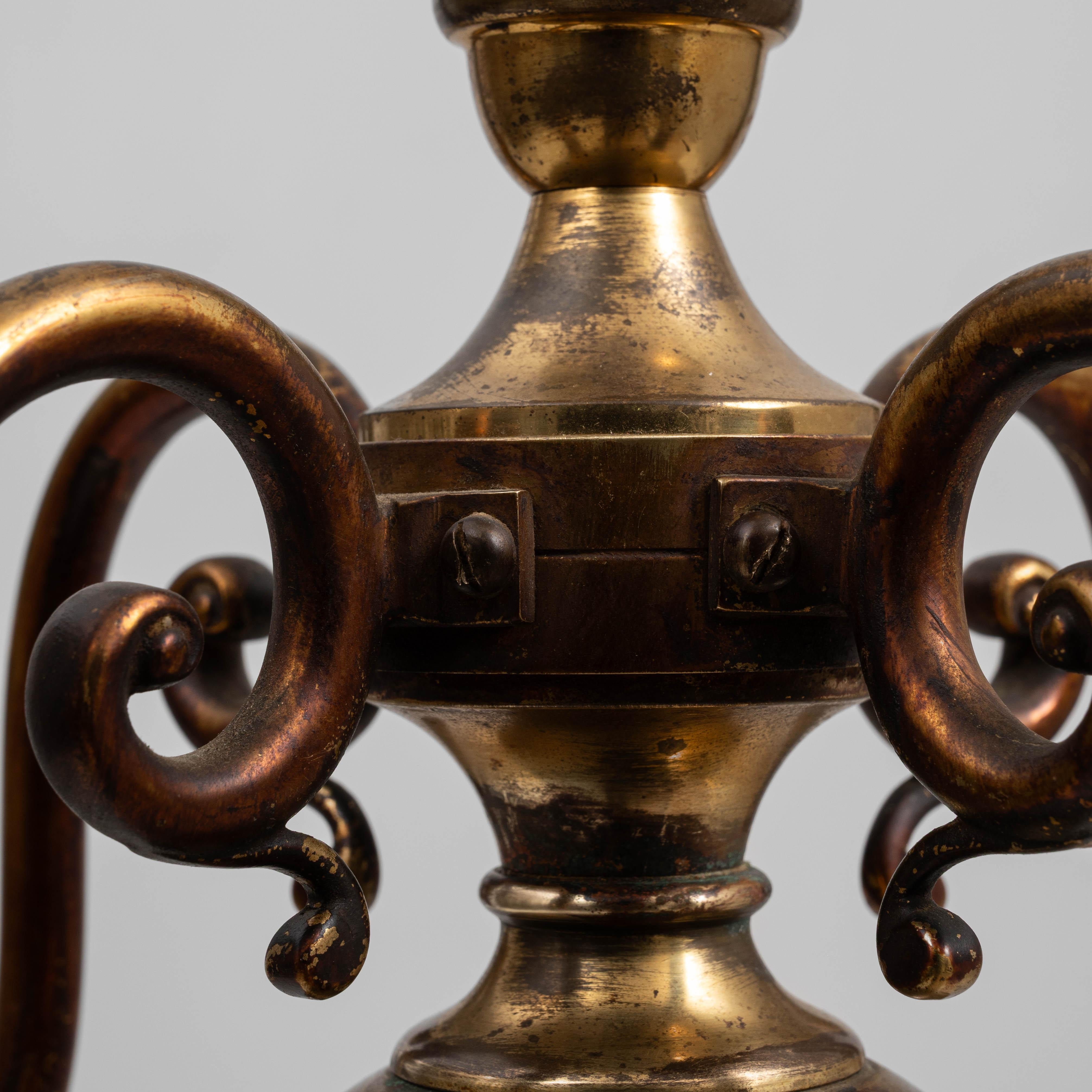 Lampadario a tre bracci in ottone in stile Coloniale belga del XX secolo in vendita 5