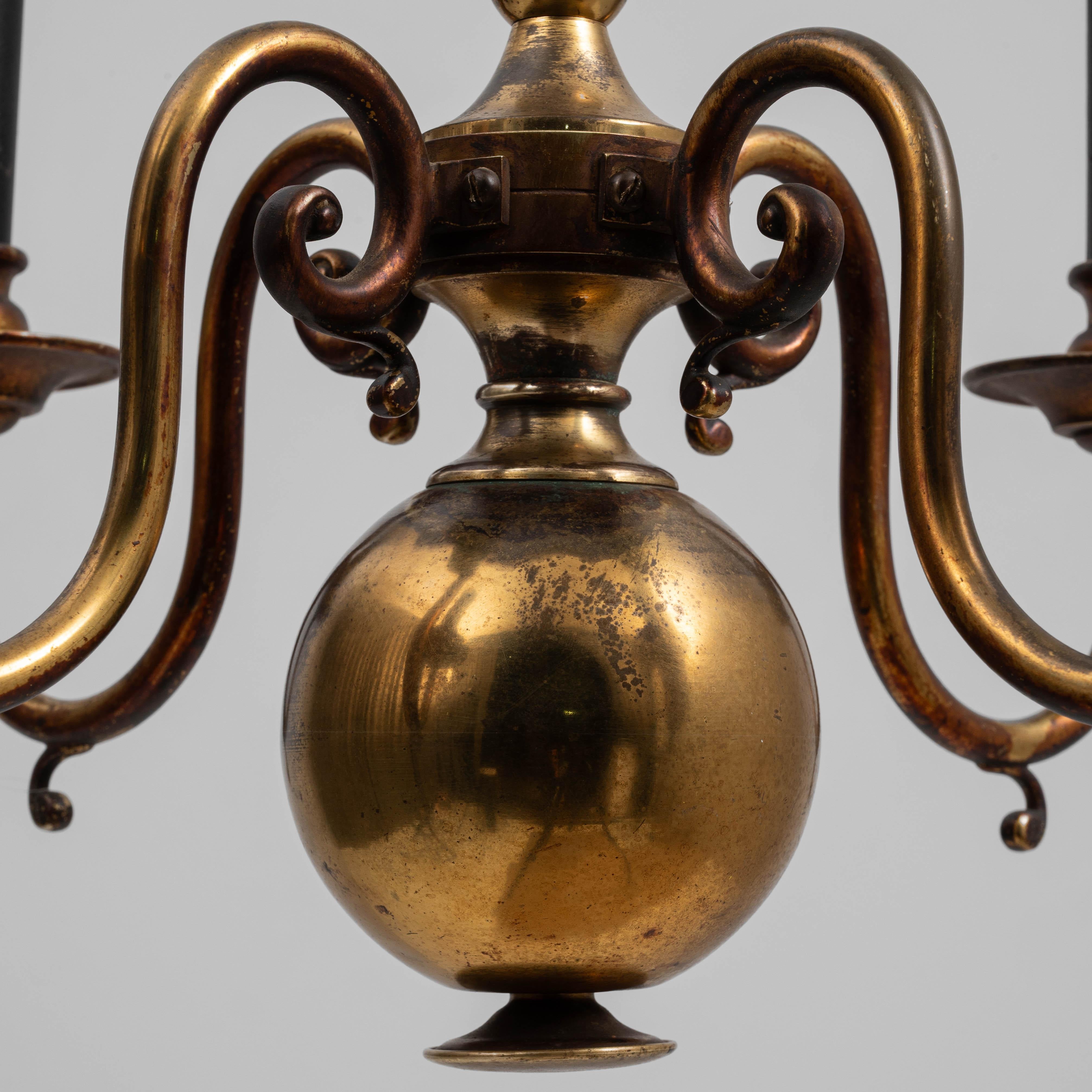 Lampadario a tre bracci in ottone in stile Coloniale belga del XX secolo in vendita 6