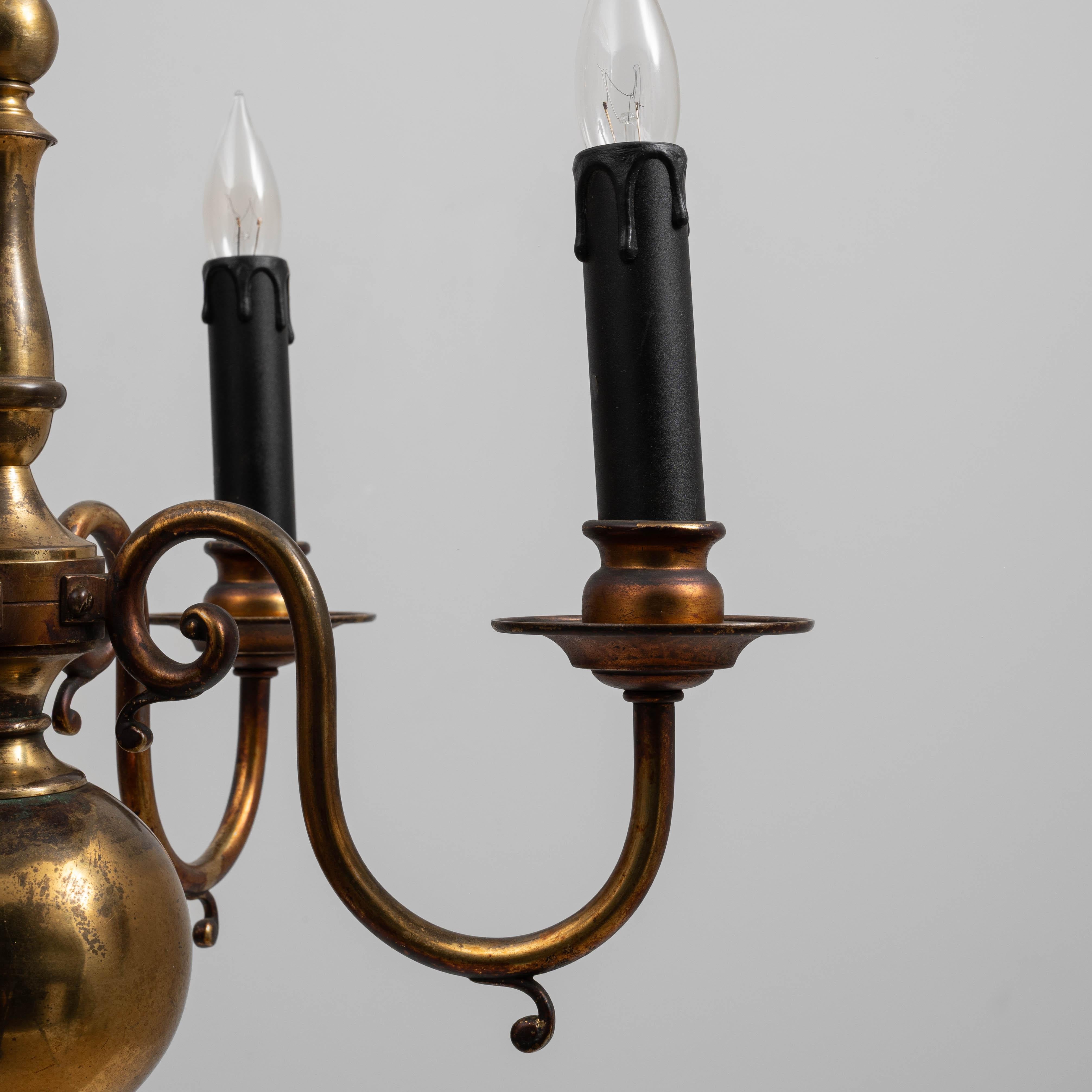 Lampadario a tre bracci in ottone in stile Coloniale belga del XX secolo in vendita 3