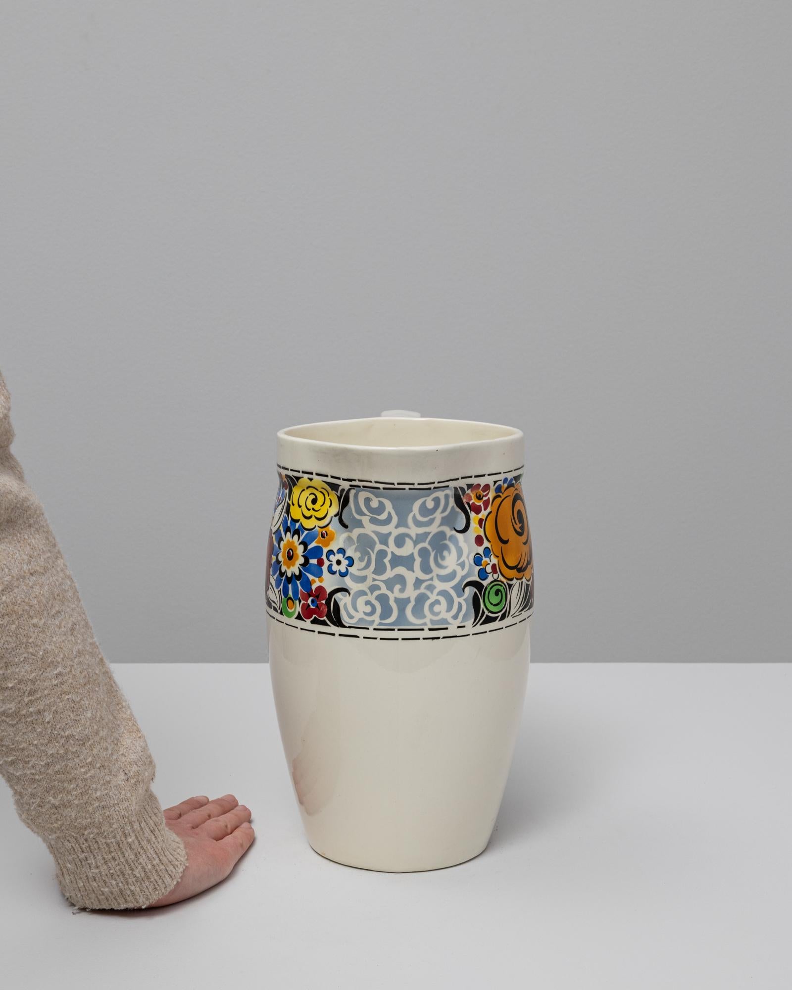 Belga Brocca in ceramica con disegno floreale belga del XX secolo in vendita