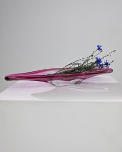 Ciotola in vetro belga magenta del XX secolo