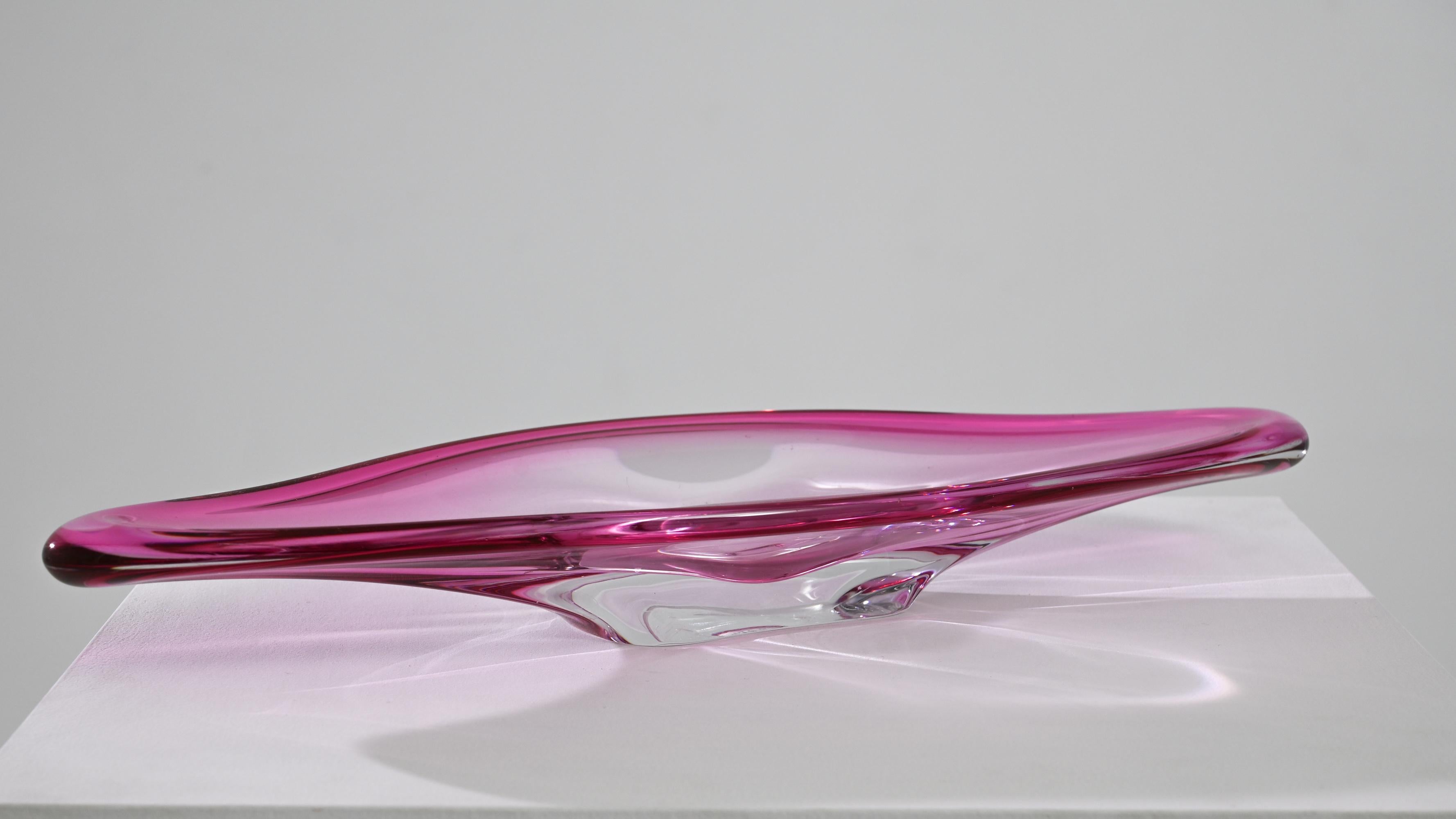 20th Century Belgian Magenta Glass Bowl In Good Condition For Sale In High Point, NC