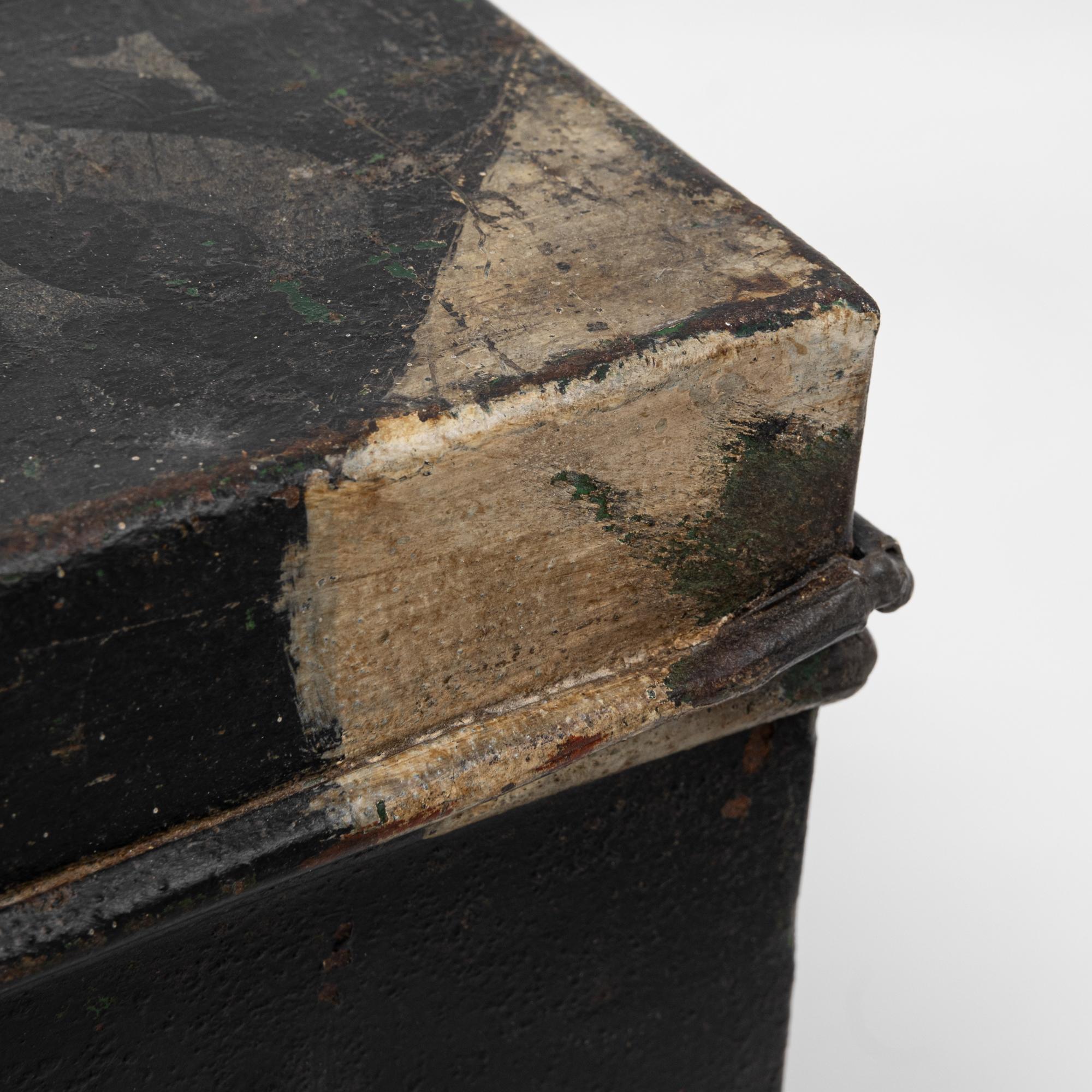 Valigia belga in metallo del XX secolo in vendita 8