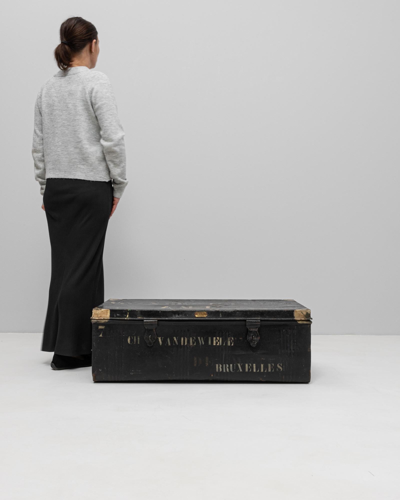 Metallo Valigia belga in metallo del XX secolo in vendita