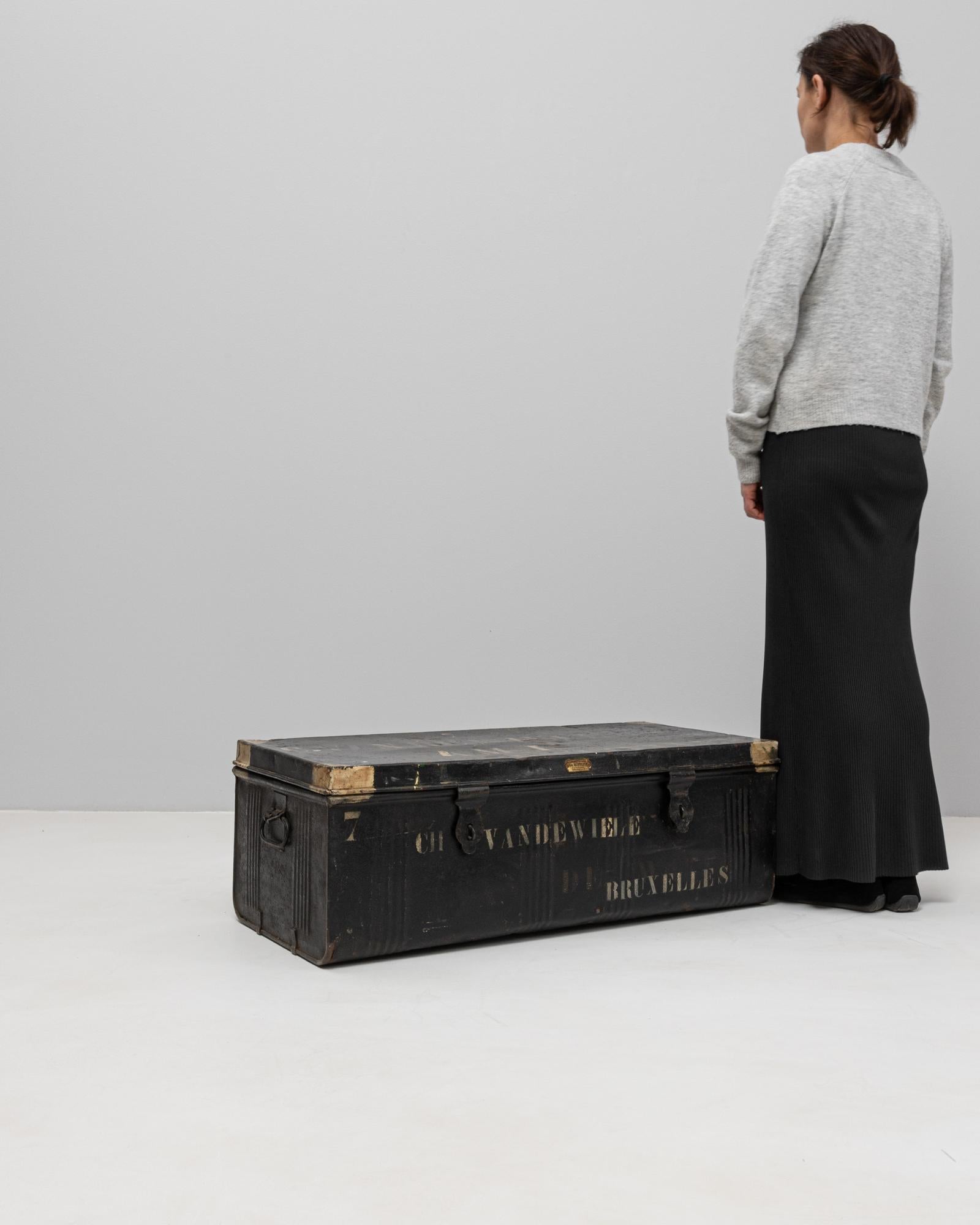 Valigia belga in metallo del XX secolo in vendita 2