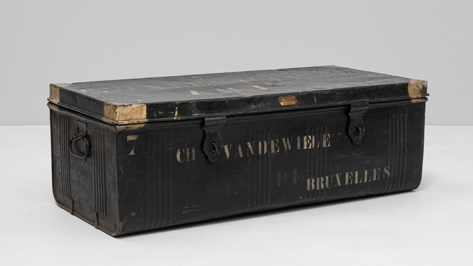 Valigia belga in metallo del XX secolo in vendita 4