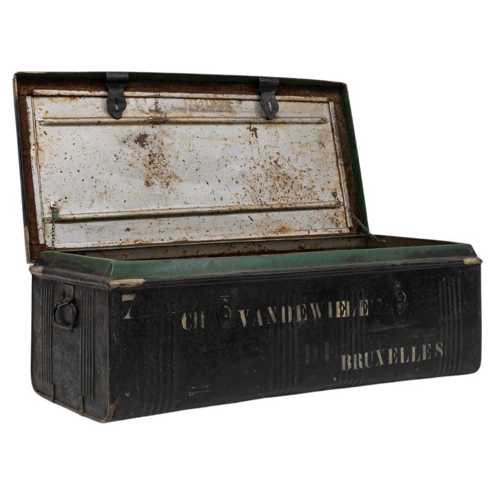 Valigia belga in metallo del XX secolo in vendita