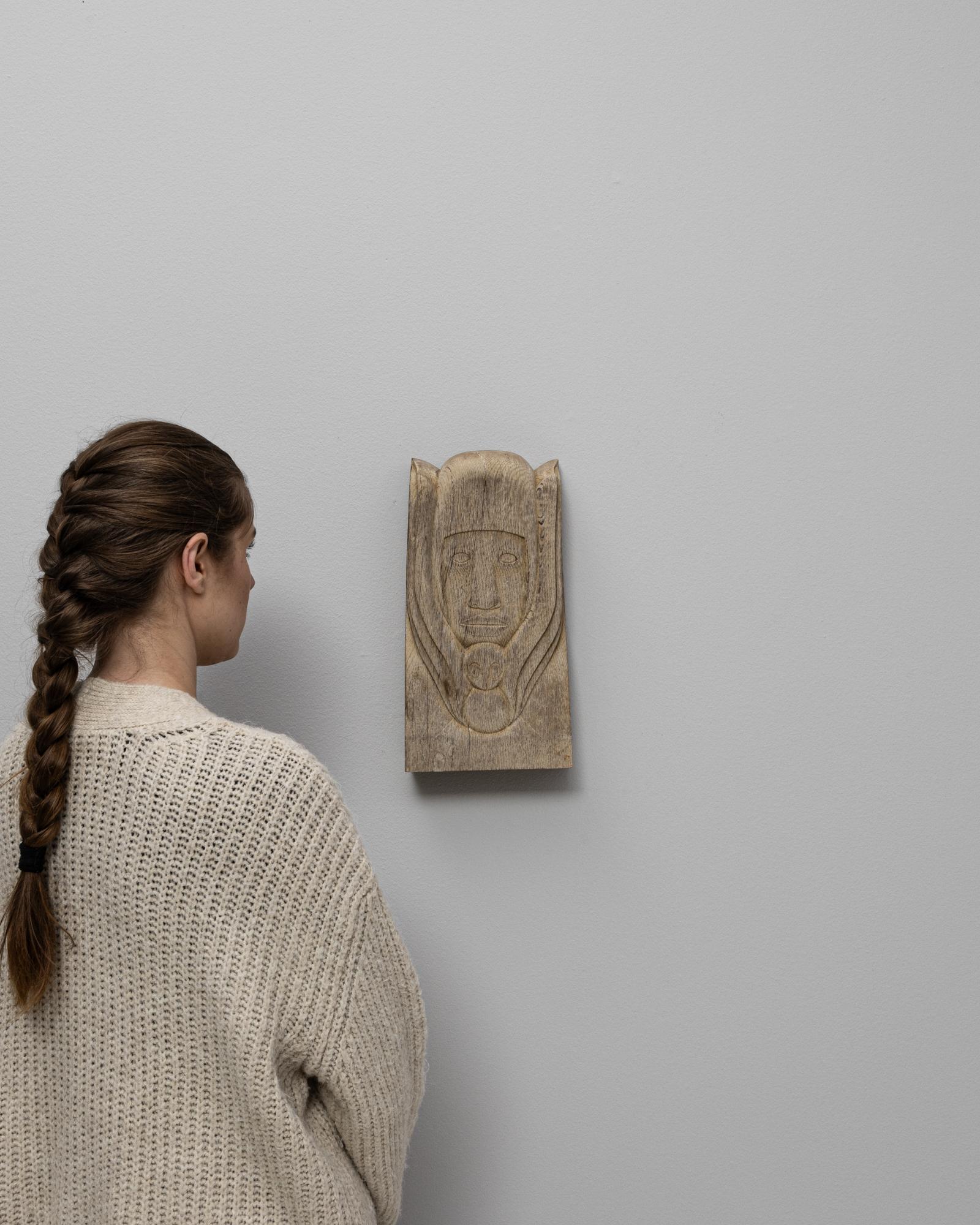 Belge Art mural en chêne belge sculpté du 20e siècle en vente