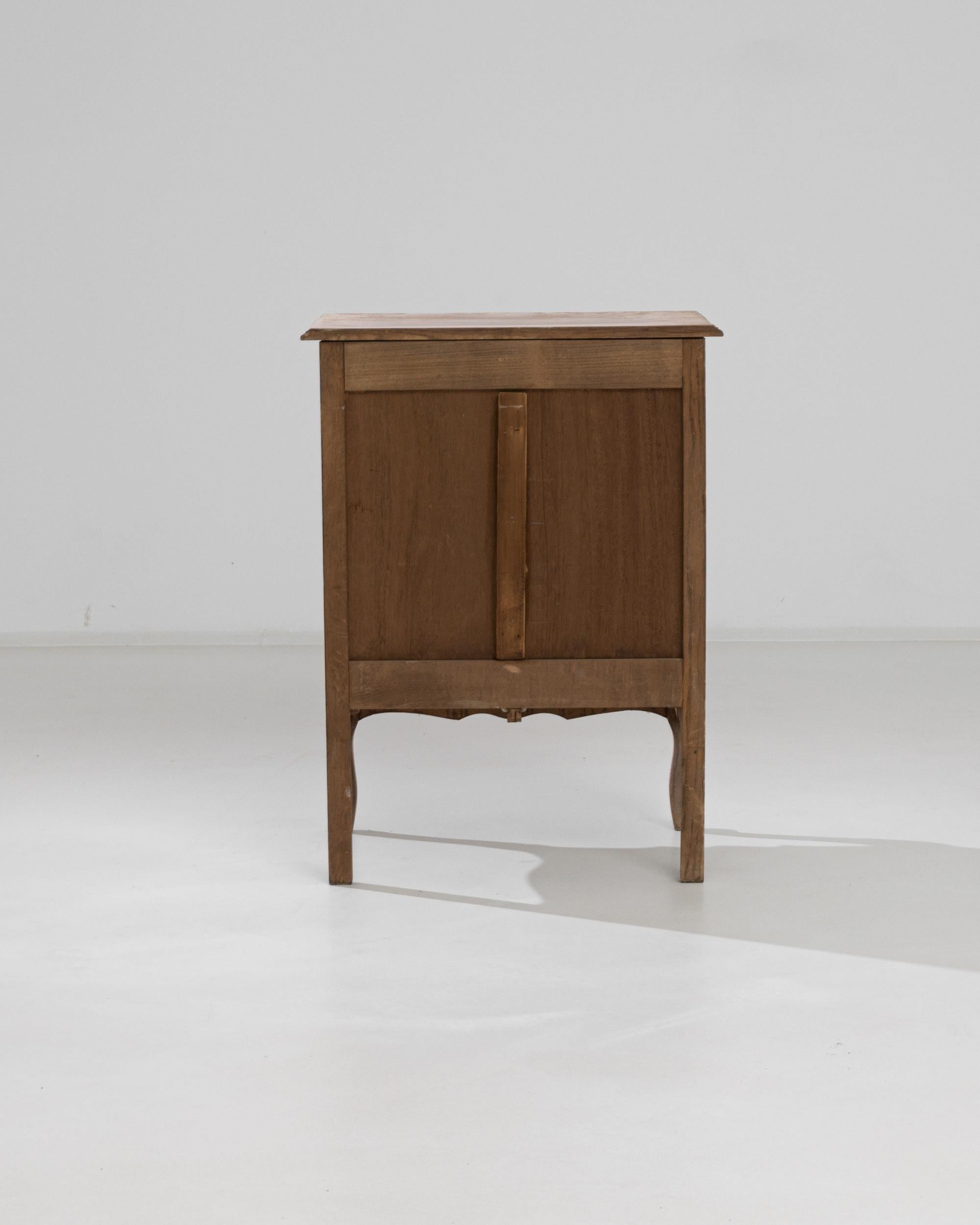 20th Century Belgian Oak Chest with Cabriole Legs 1