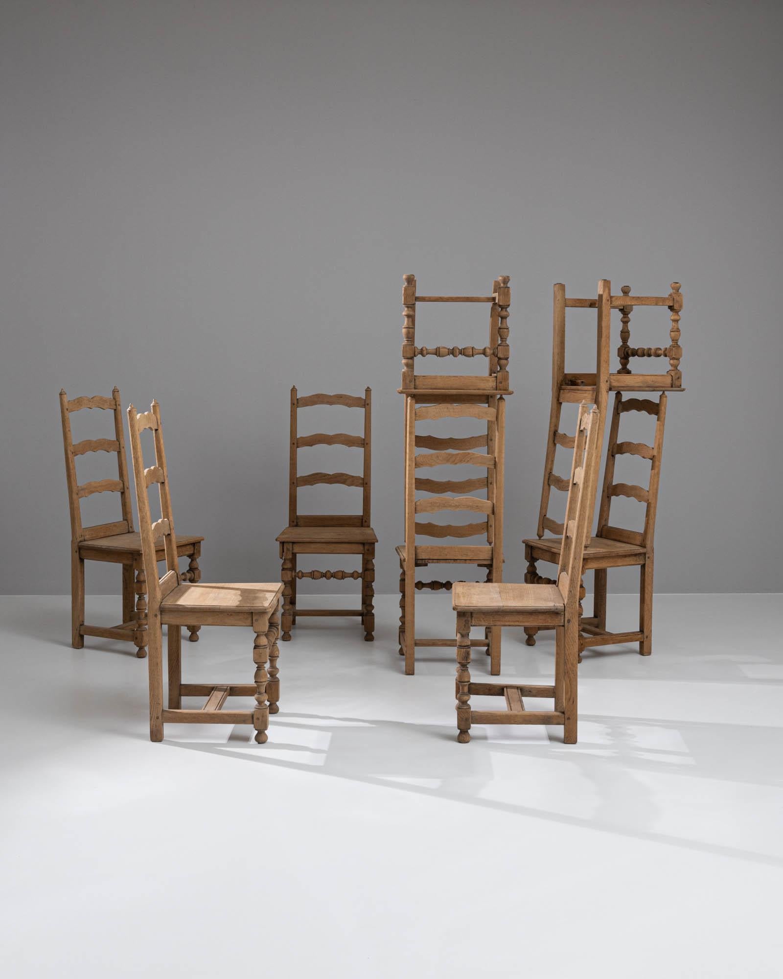 Esszimmerstühle aus belgischer Eiche des 20. Jahrhunderts, 8er-Set (Eichenholz) im Angebot