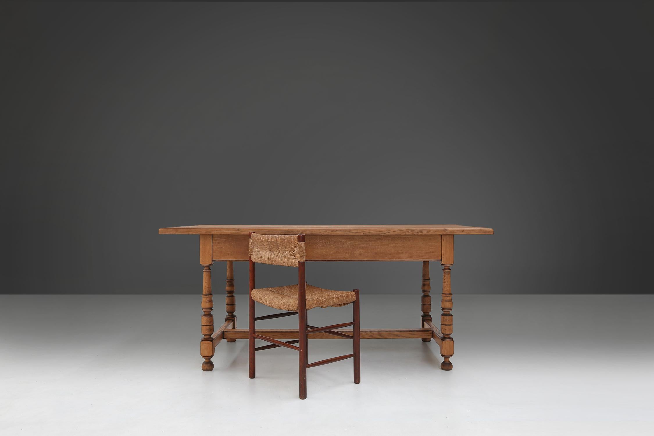 Country 20th century Belgian oak dining table For Sale