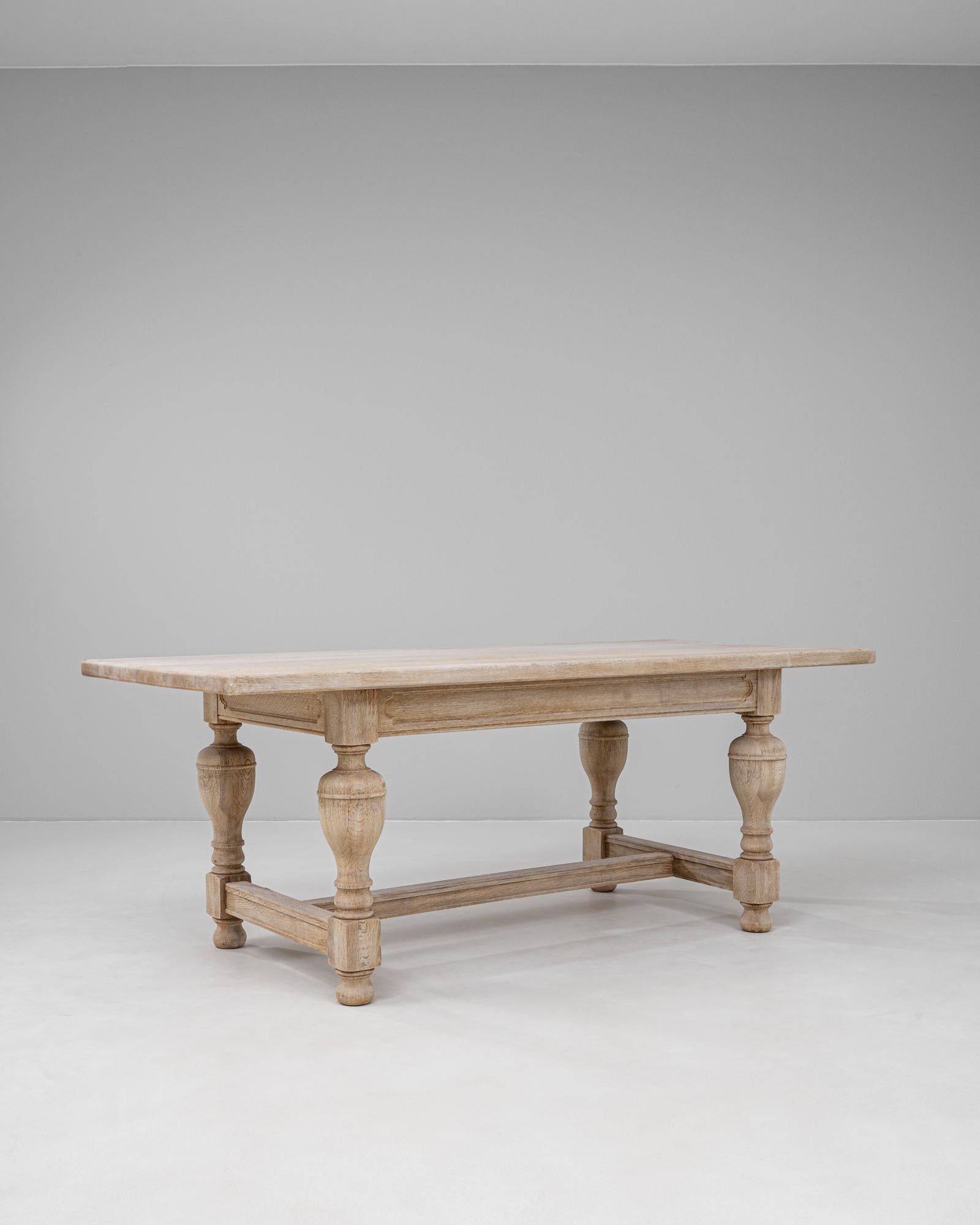 Mesa de comedor de roble belga del siglo XX en Bueno estado para la venta en High Point, NC