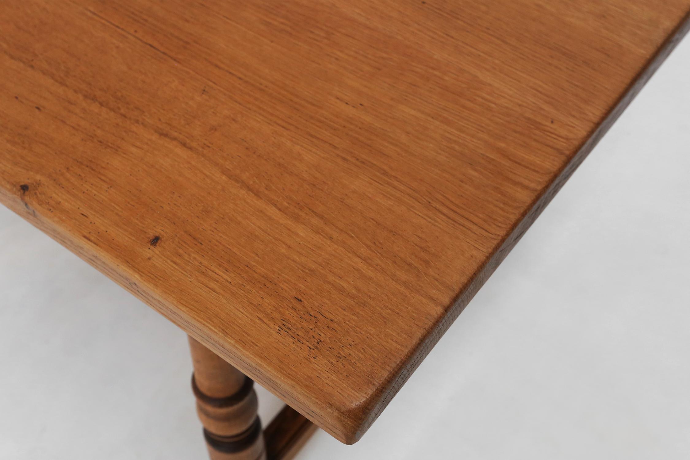 Oak 20th century Belgian oak dining table For Sale