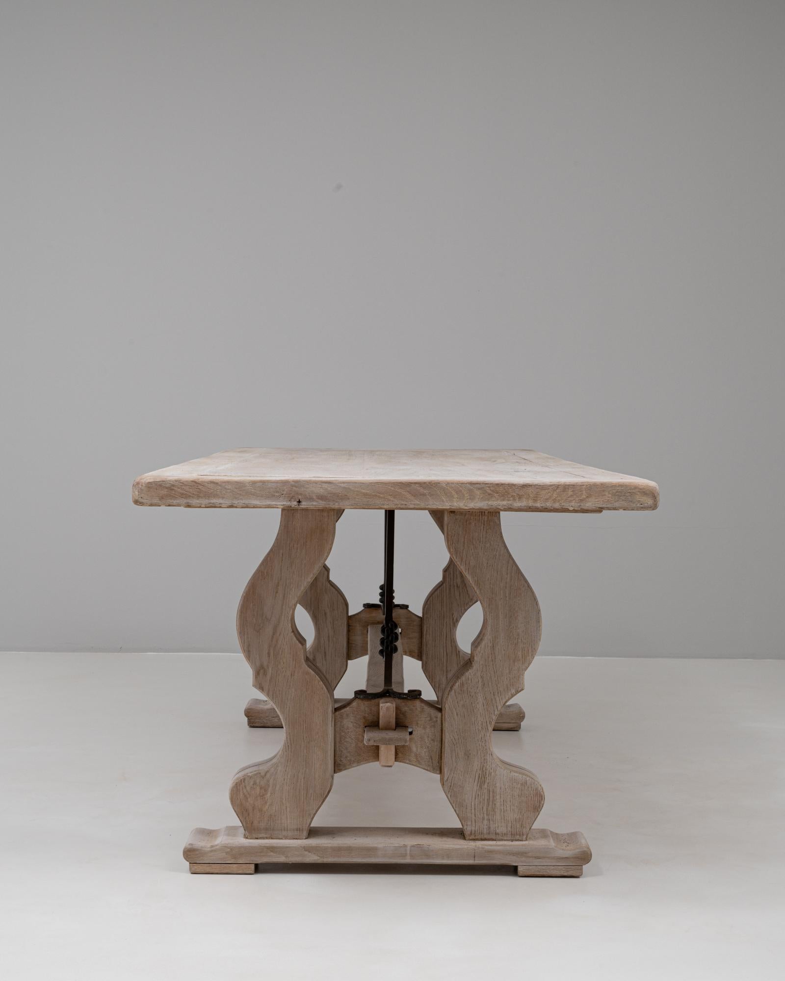 Table de salle à manger en Oak belge du 20e siècle avec pieds en forme de lyre en vente 5