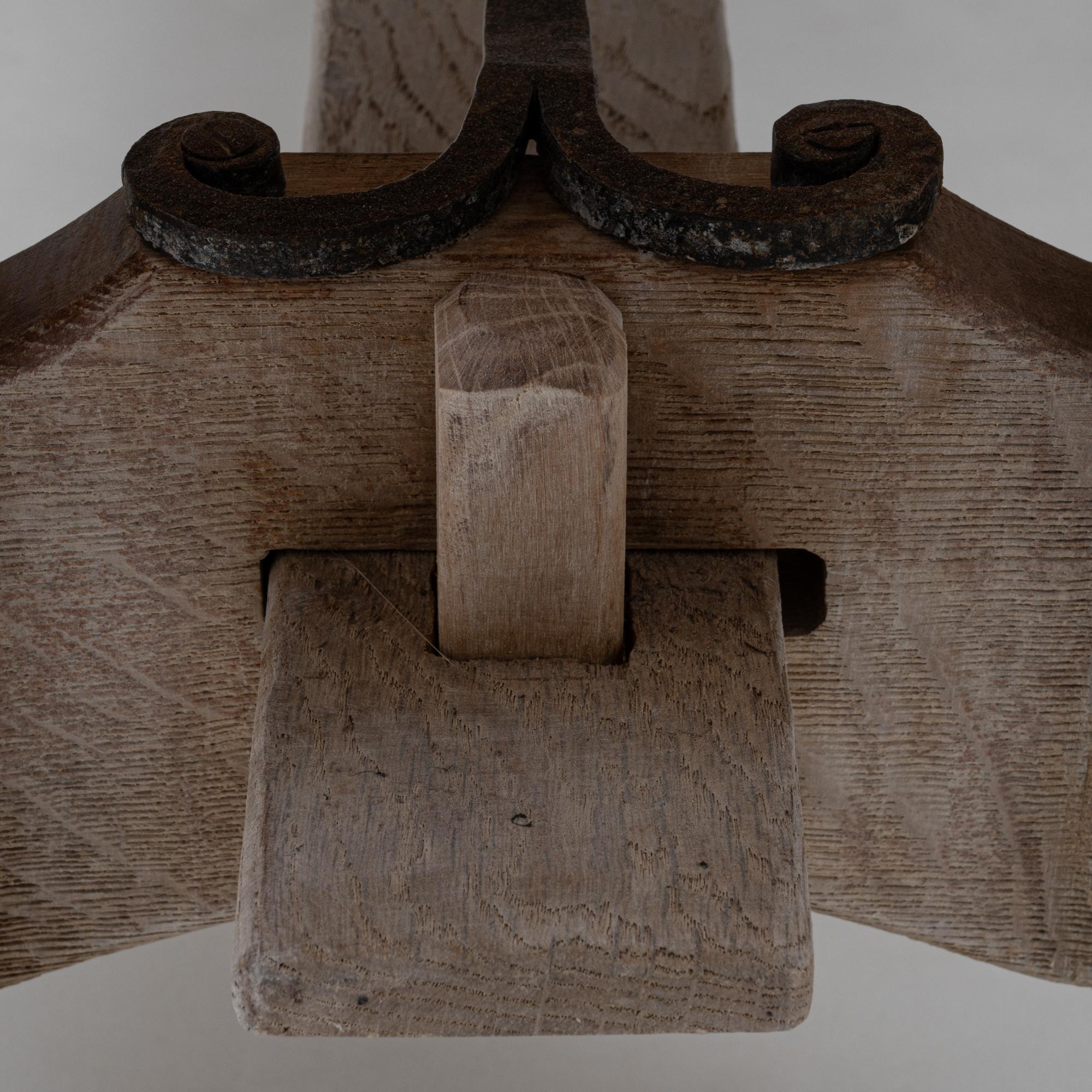 Table de salle à manger en Oak belge du 20e siècle avec pieds en forme de lyre en vente 6