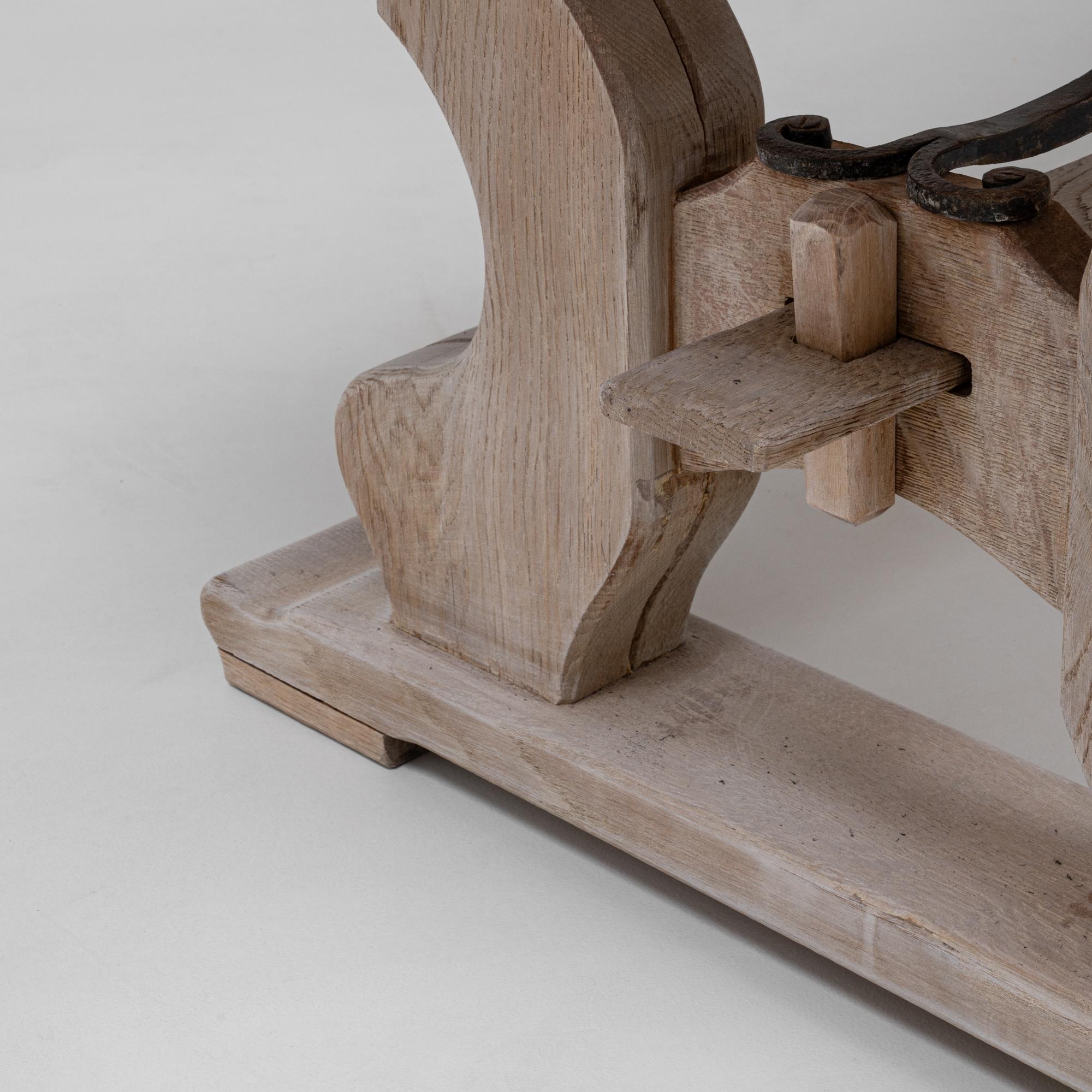 Table de salle à manger en Oak belge du 20e siècle avec pieds en forme de lyre en vente 3