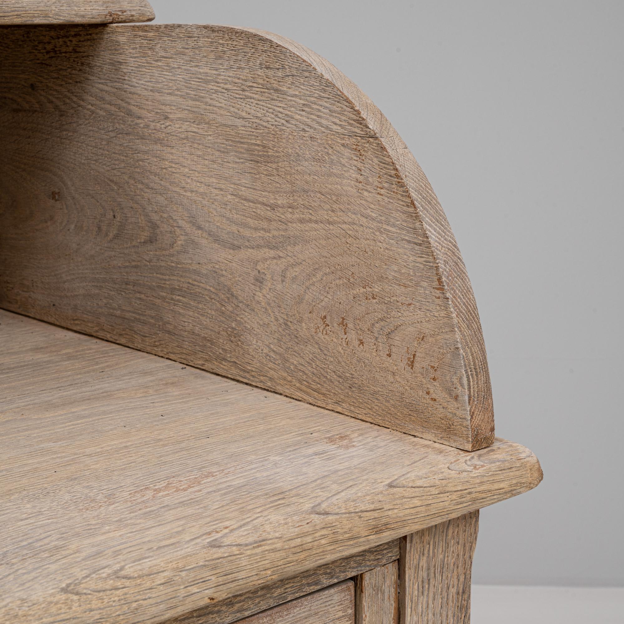 20th Century Belgian Oak Secretary Desk With Drawers in vendita 4