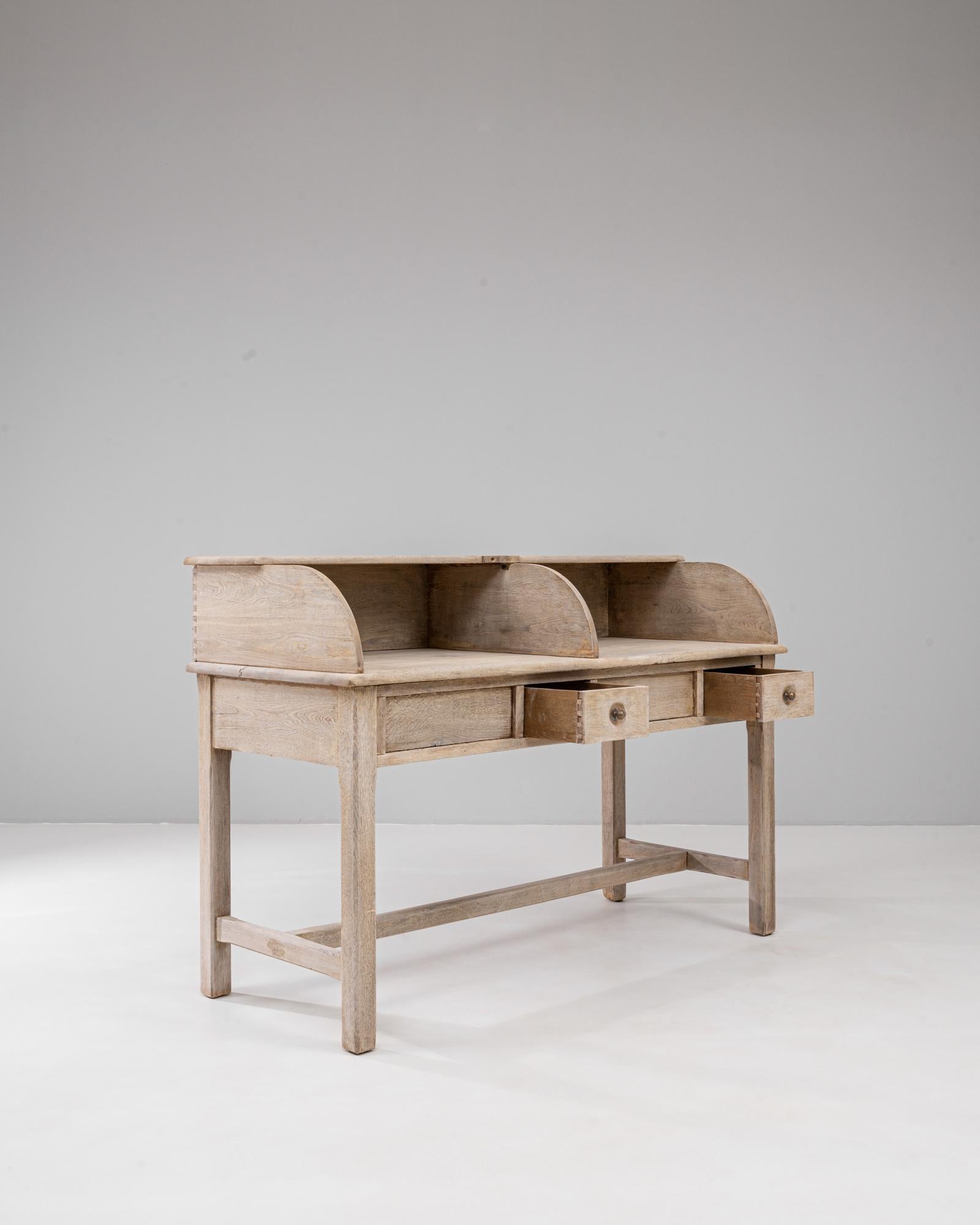 Quercia 20th Century Belgian Oak Secretary Desk With Drawers in vendita