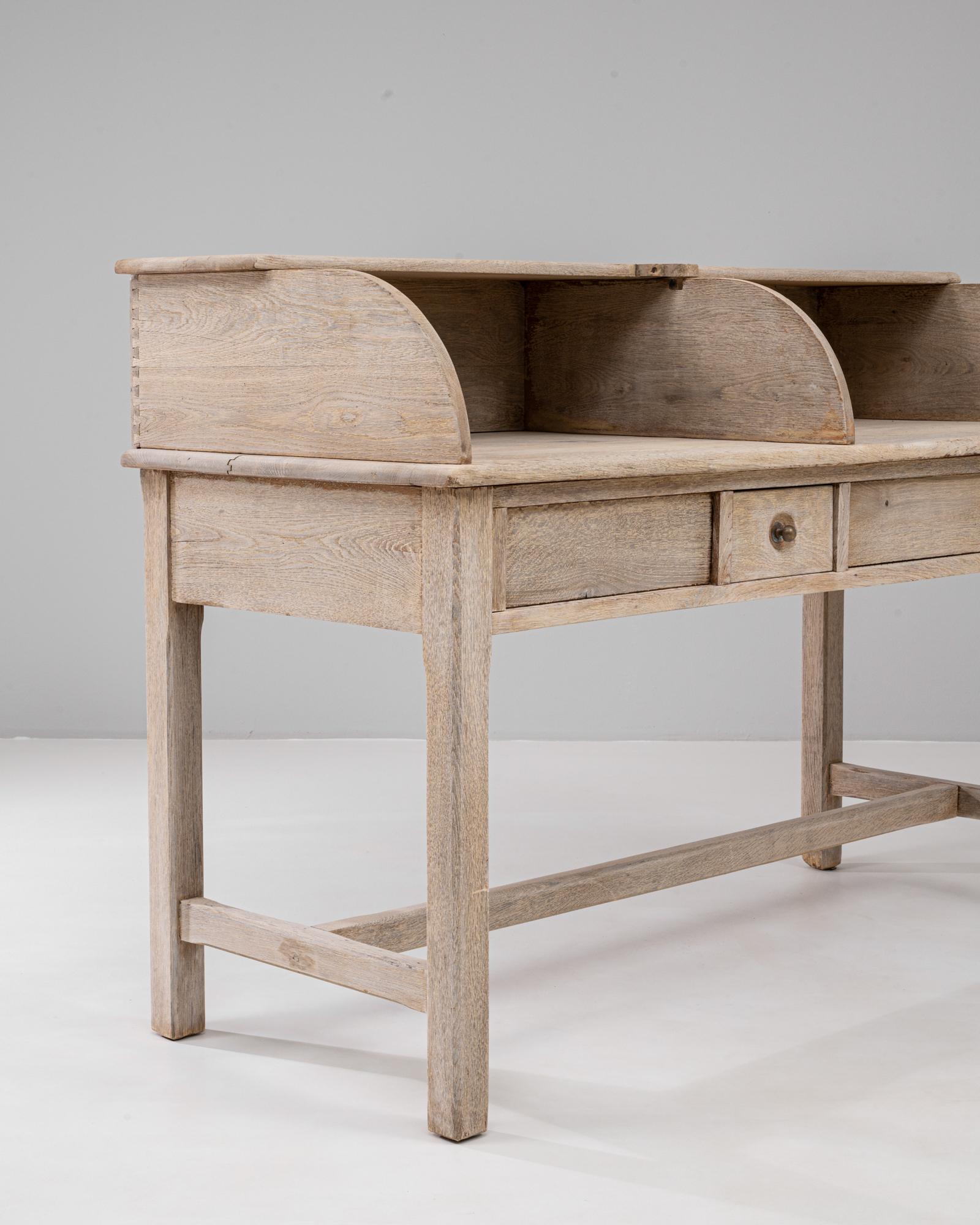 20th Century Belgian Oak Secretary Desk With Drawers in vendita 2