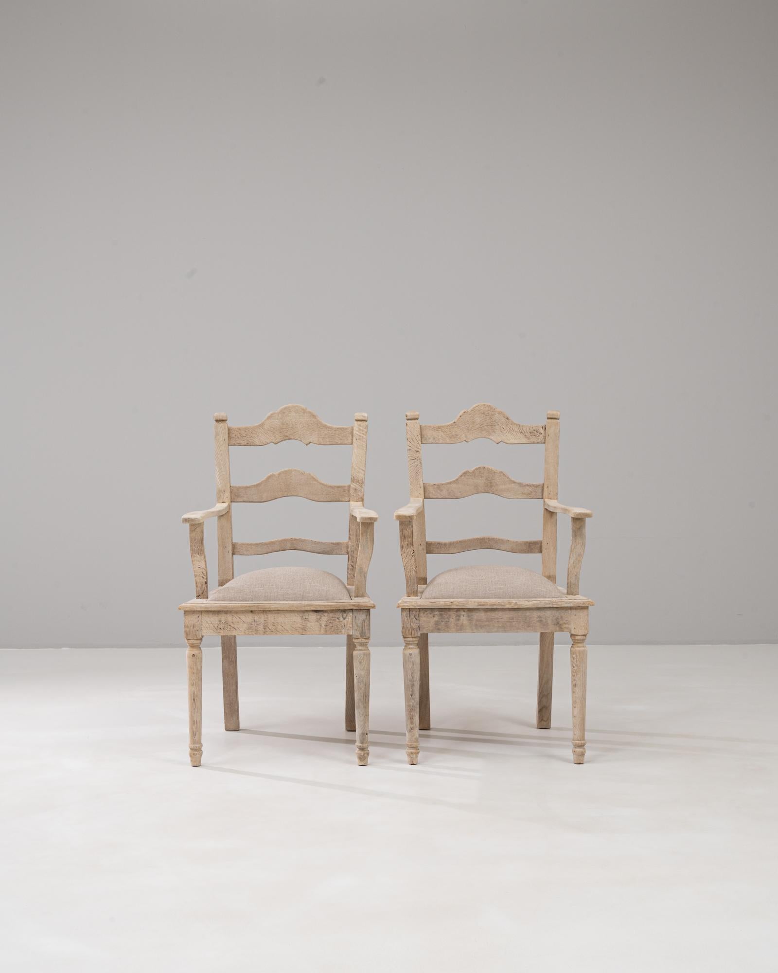 20ième siècle Paire de fauteuils en chêne avec assise tapissée, Belgique, 20e siècle en vente