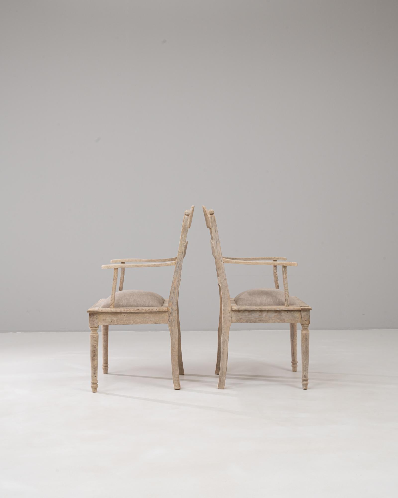 Tissu d'ameublement Paire de fauteuils en chêne avec assise tapissée, Belgique, 20e siècle en vente