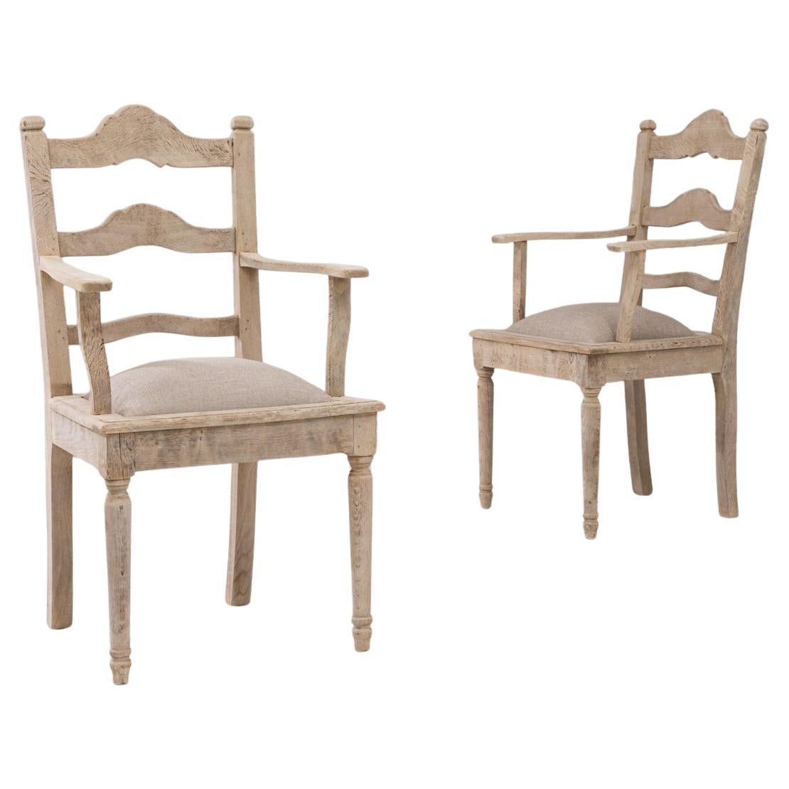 Paire de fauteuils en chêne avec assise tapissée, Belgique, 20e siècle en vente