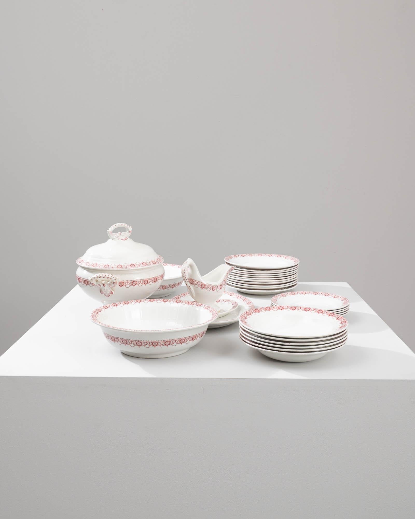 Belge Ensemble de 26 tables en porcelaine belge du 20ème siècle en vente