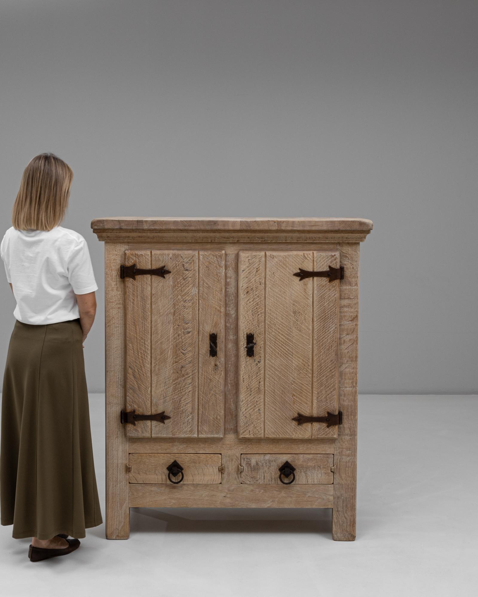 Belga 20th Century Belgian Primitive Oak Cabinet With Iron Hardware in vendita