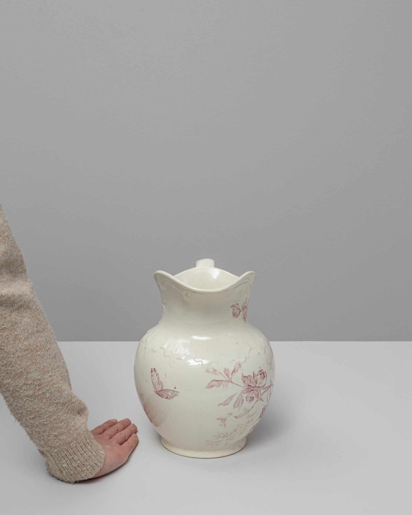 Chinoiseries Pichet en céramique chinoise rouge belge du 20e siècle en vente