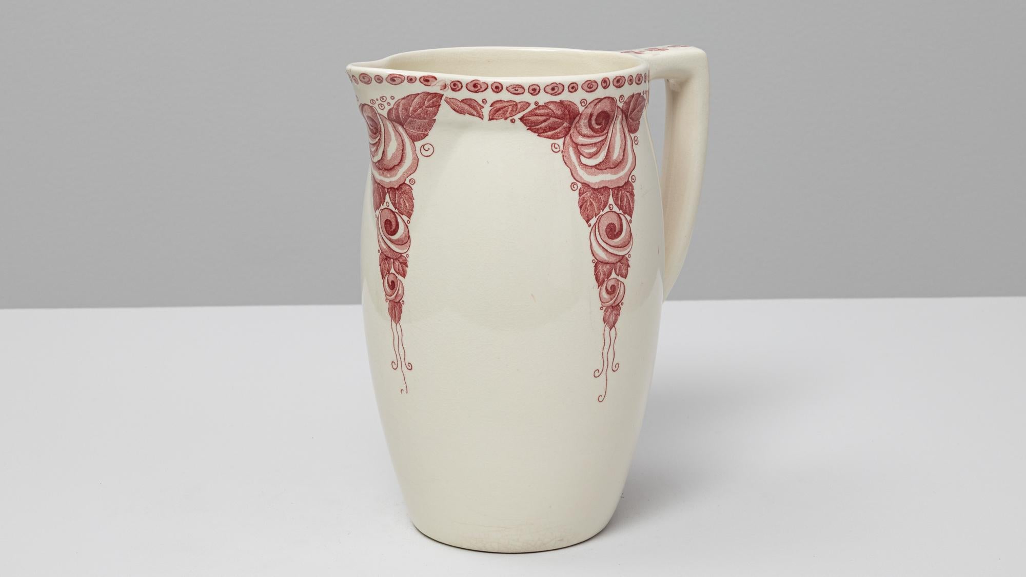 Céramique Pichet en céramique chinoise rouge belge du 20e siècle en vente