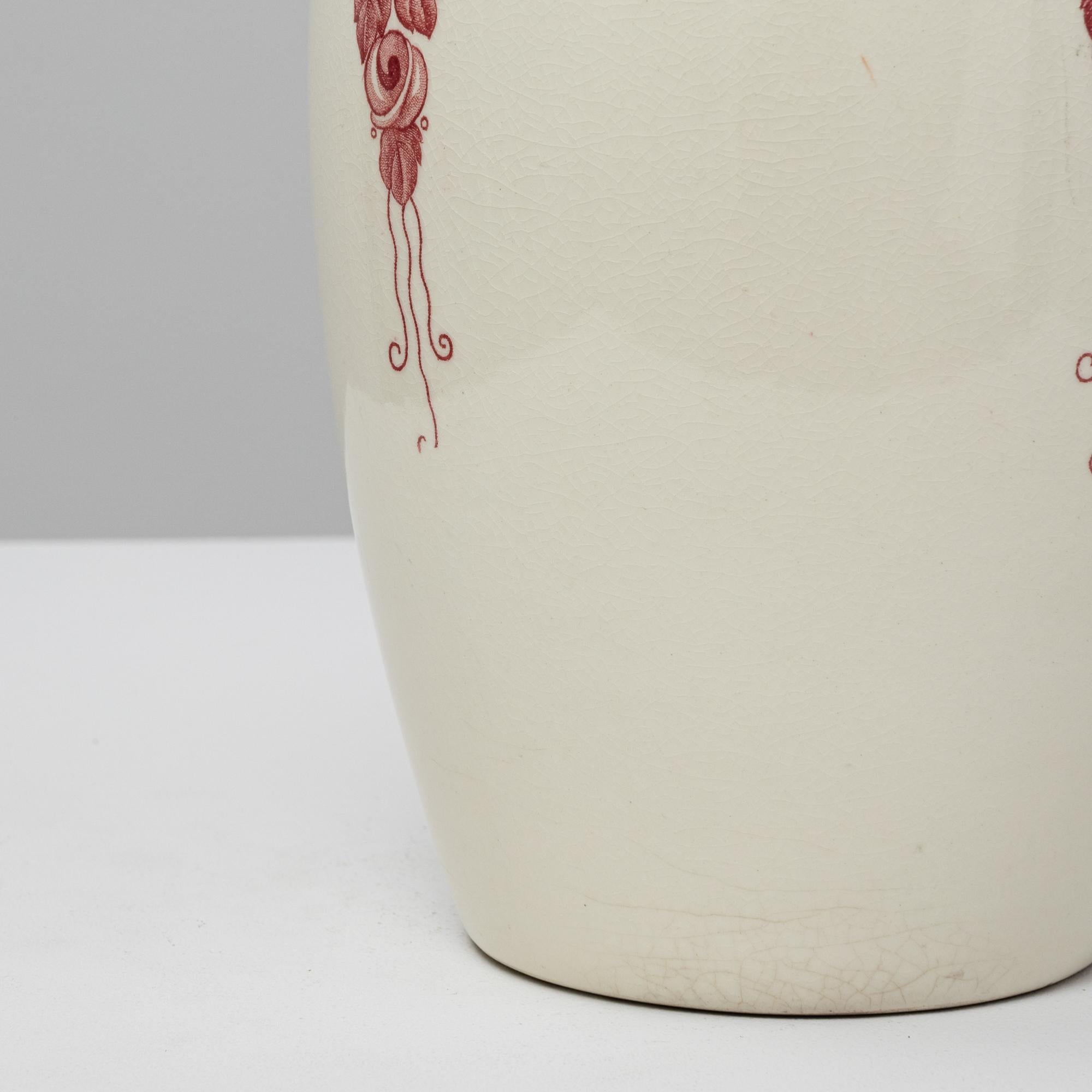 Pichet en céramique chinoise rouge belge du 20e siècle en vente 2