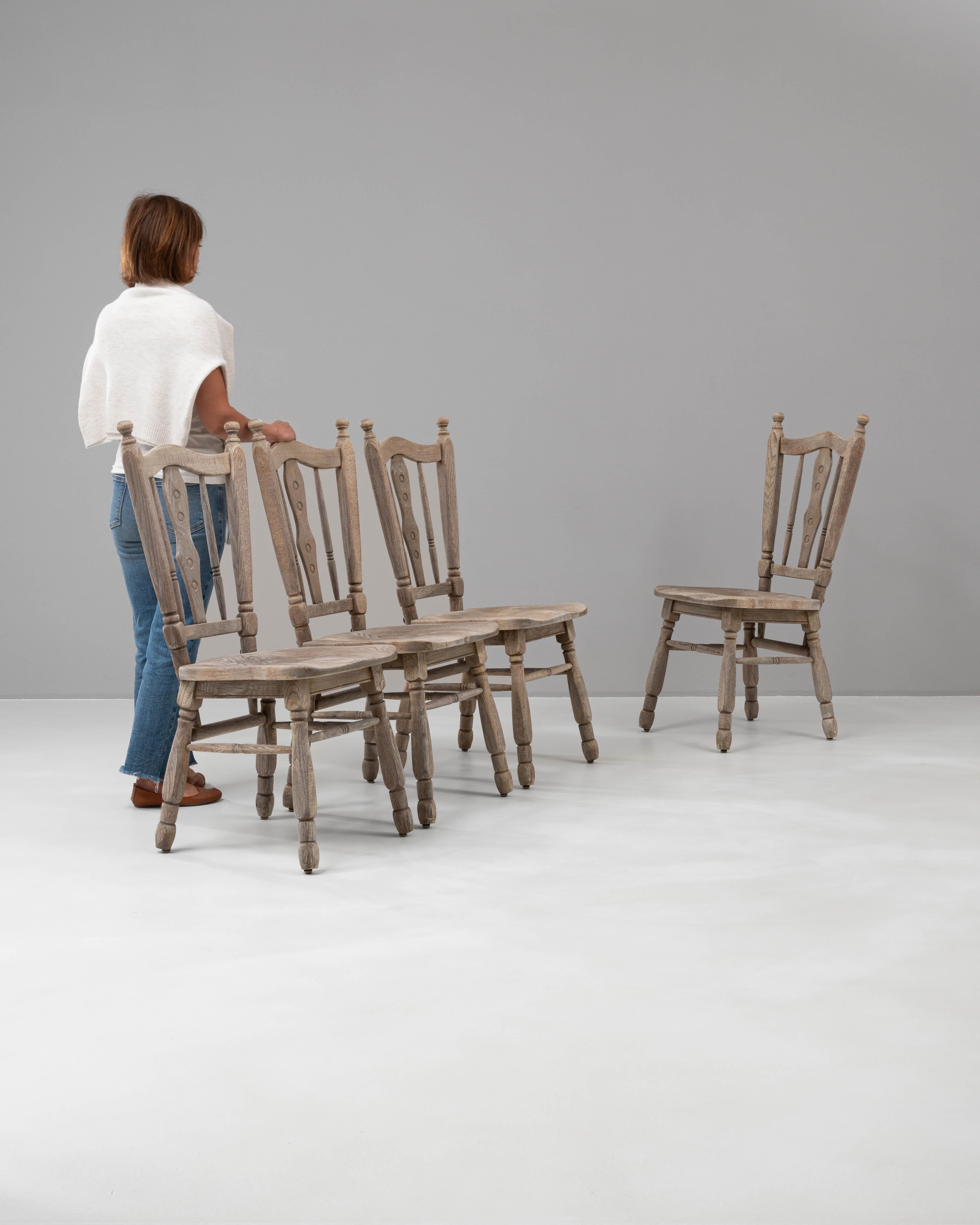 Belga Set di 4 sedie da pranzo in Oak del XX secolo in Belgio in vendita