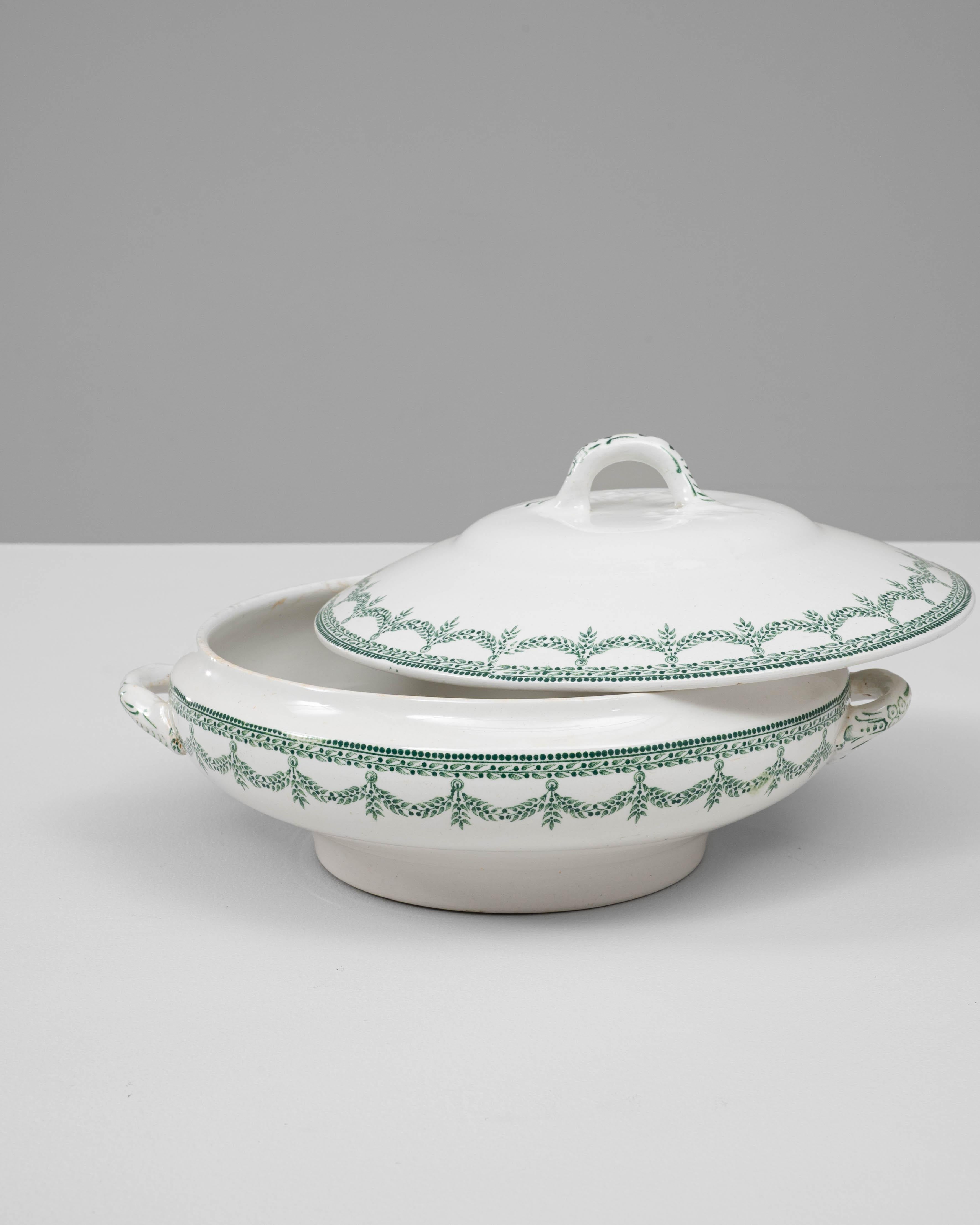 Belge Soupière en porcelaine belge du 20e siècle, édition spéciale, avec couvercle en vente