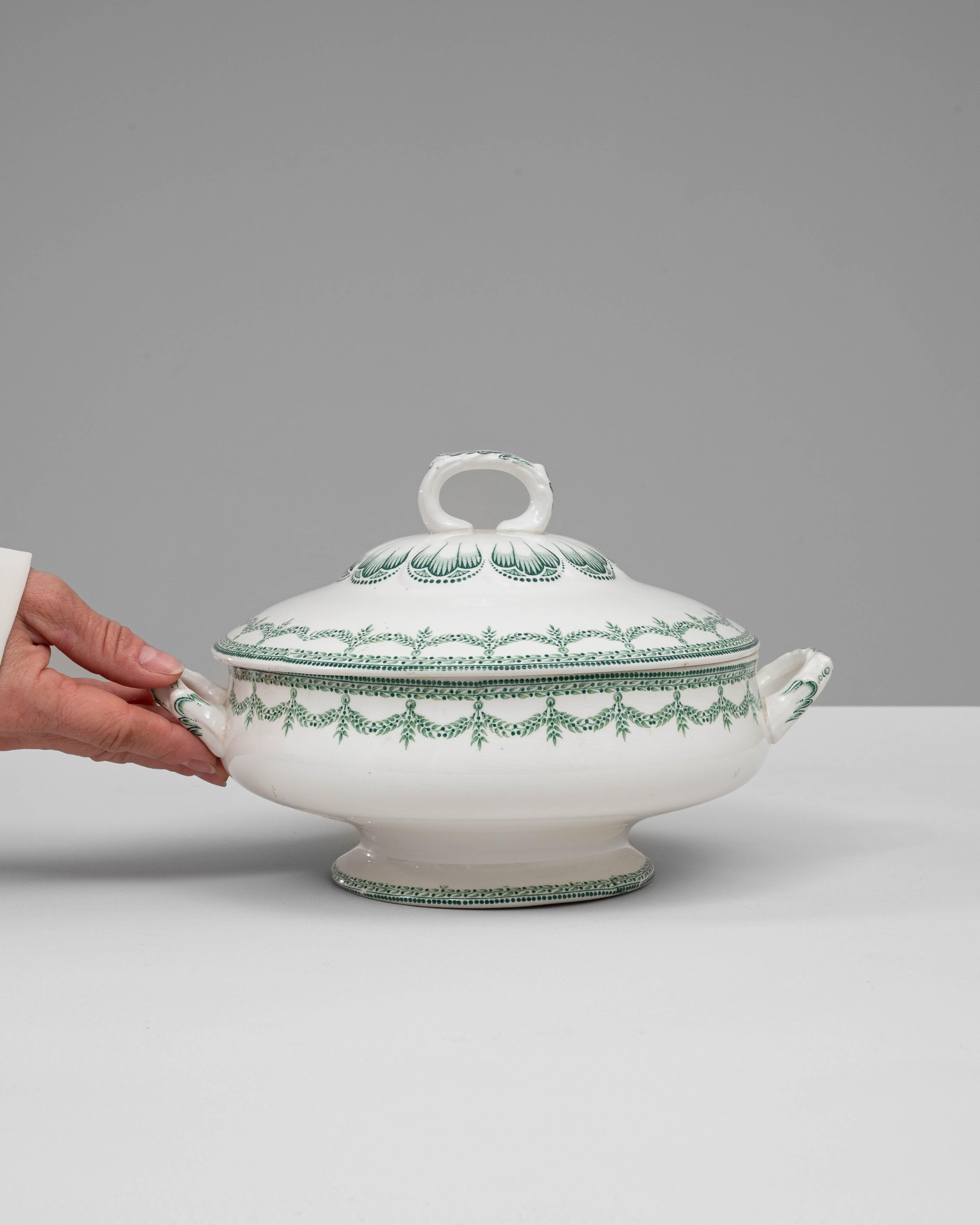 Belge Soupière en porcelaine belge du 20e siècle, édition spéciale, avec couvercle en vente