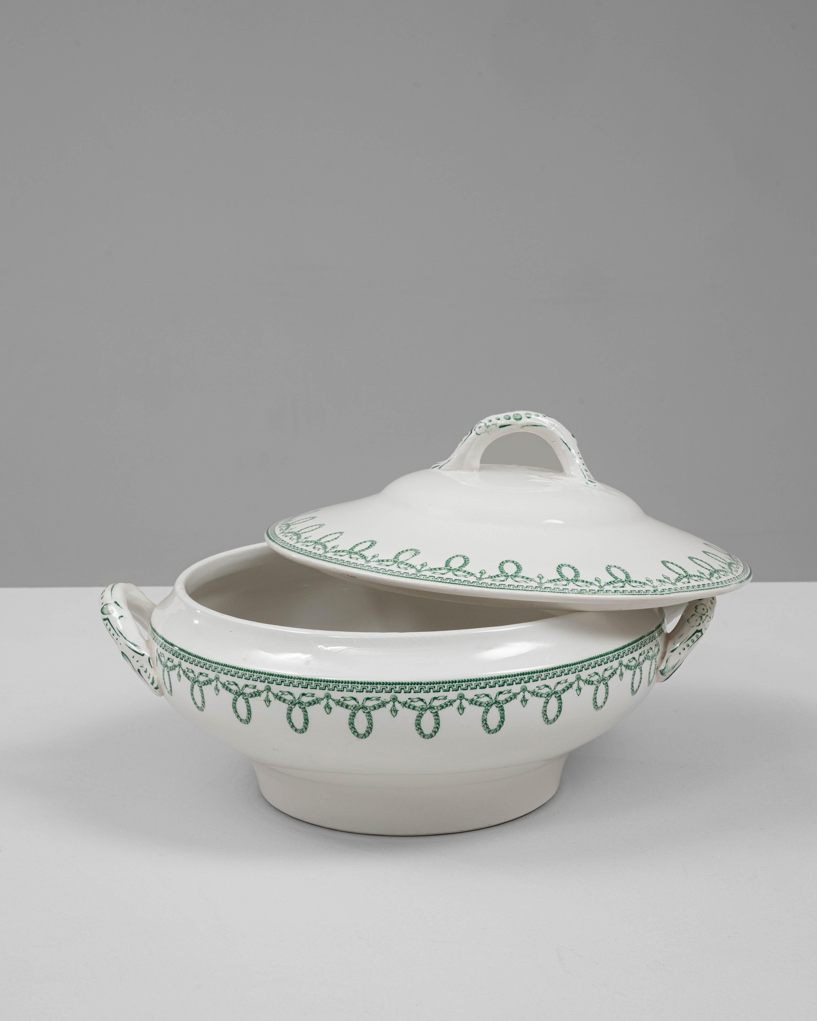 Belge Soupière en porcelaine avec couvercle, édition spéciale belge du 20e siècle en vente