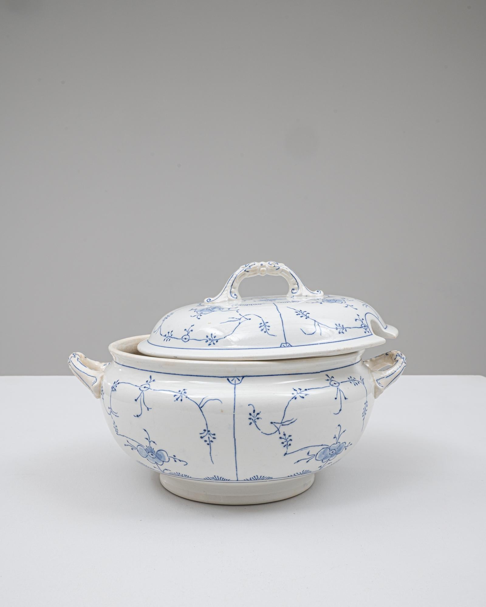 20th Century Belgian Special Edition Porcelain Tureen With Lid In Good Condition For Sale In High Point, NC
