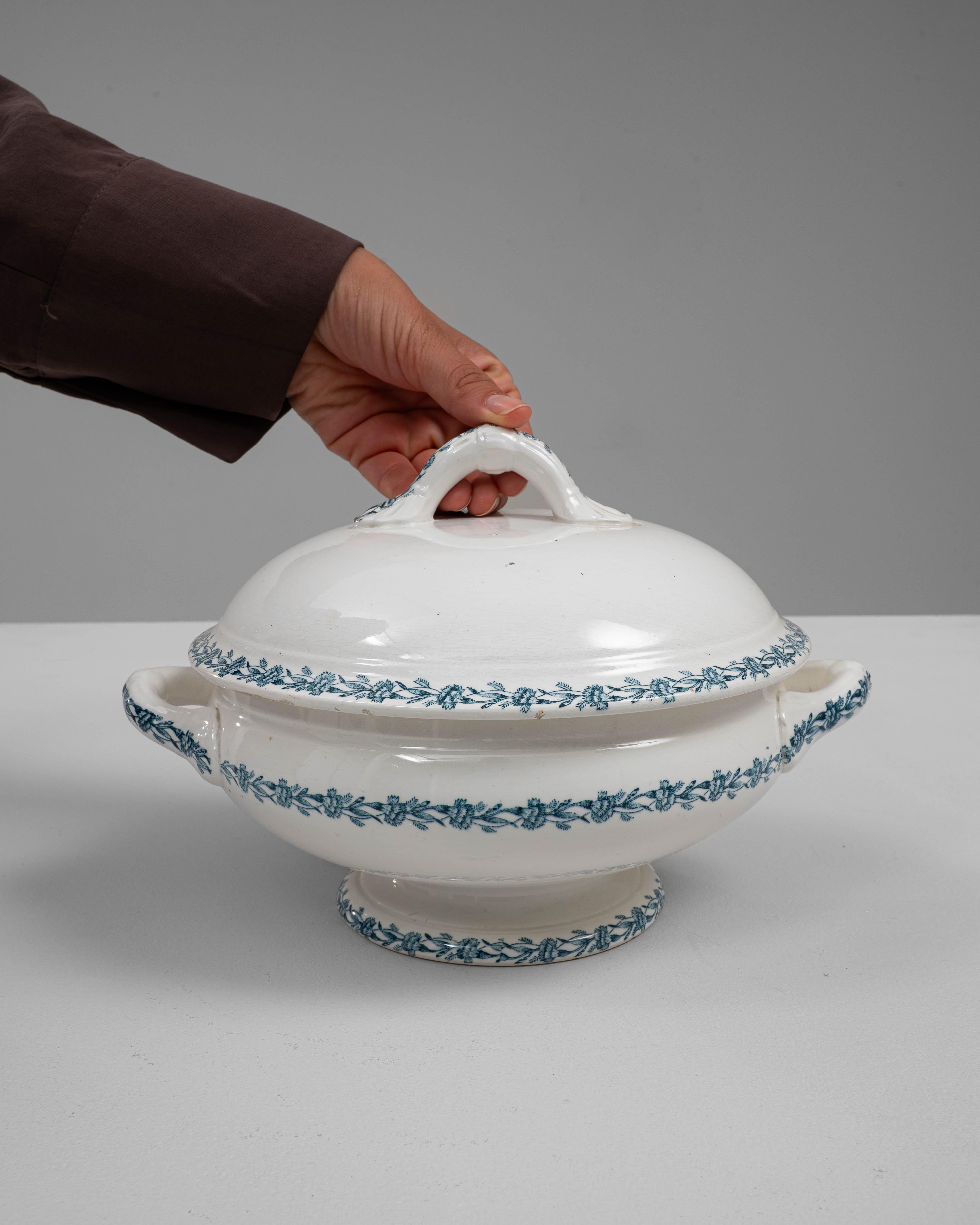 Soupière en porcelaine avec couvercle, édition spéciale belge du 20e siècle Bon état - En vente à High Point, NC