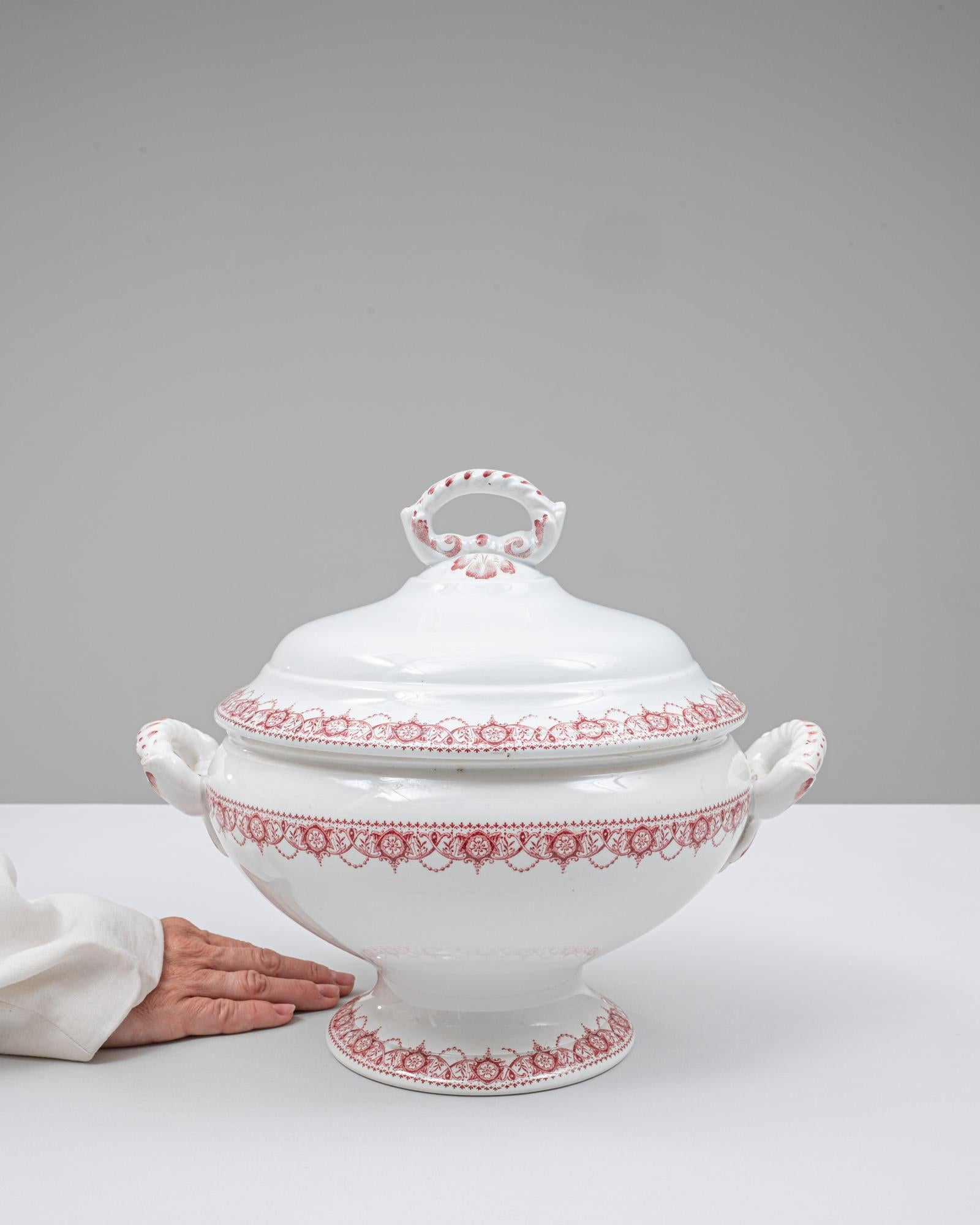 Soupière en porcelaine avec couvercle, édition spéciale belge du 20e siècle Bon état - En vente à High Point, NC