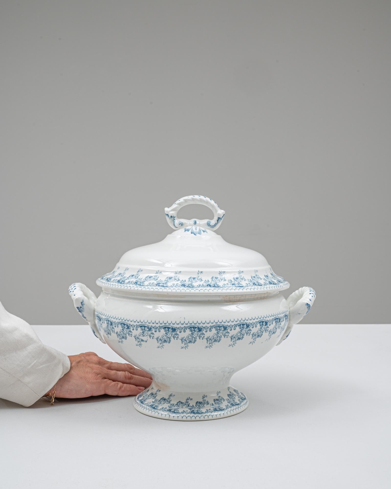 Soupière en porcelaine avec couvercle, édition spéciale belge du 20e siècle Bon état - En vente à High Point, NC