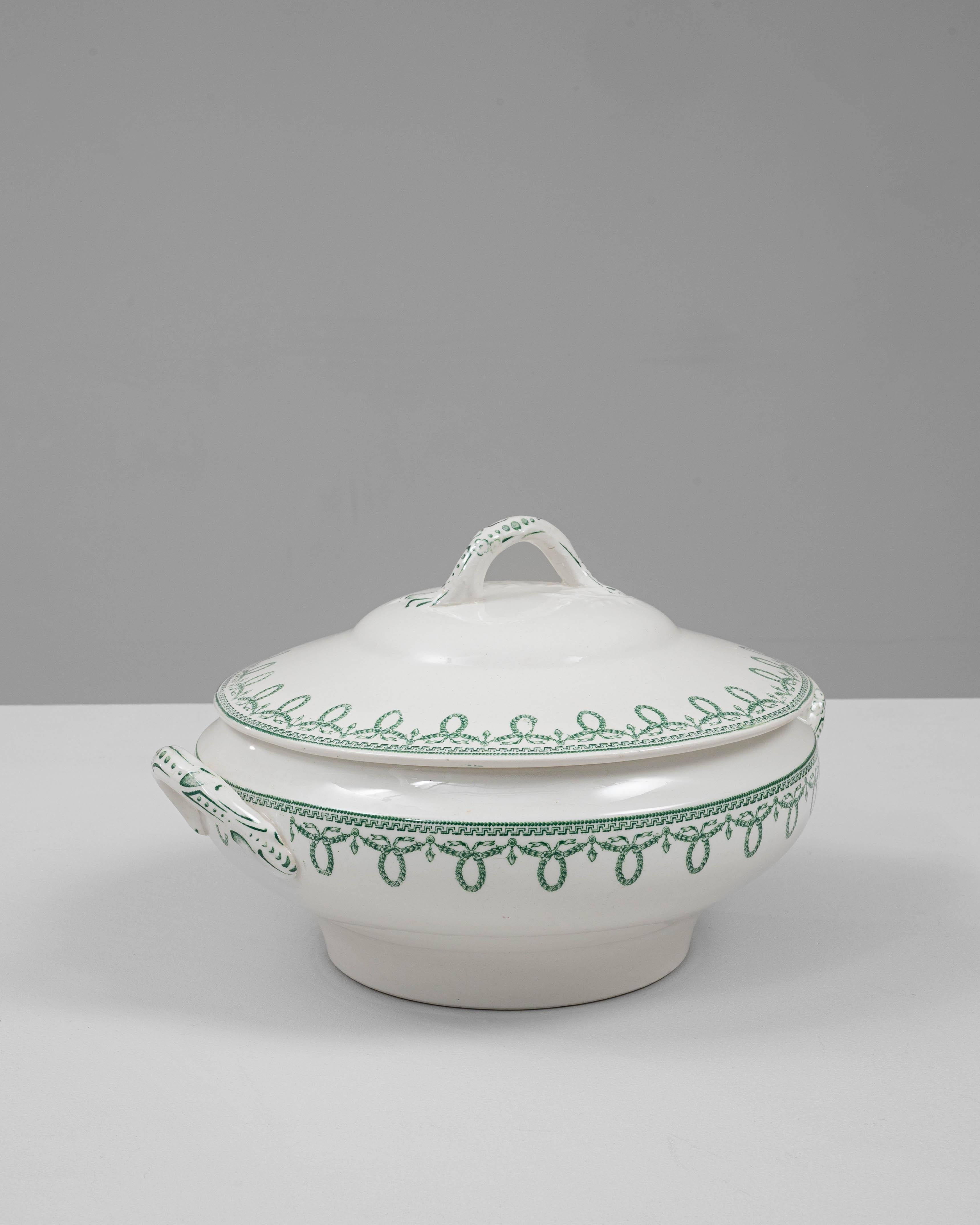 20ième siècle Soupière en porcelaine avec couvercle, édition spéciale belge du 20e siècle en vente