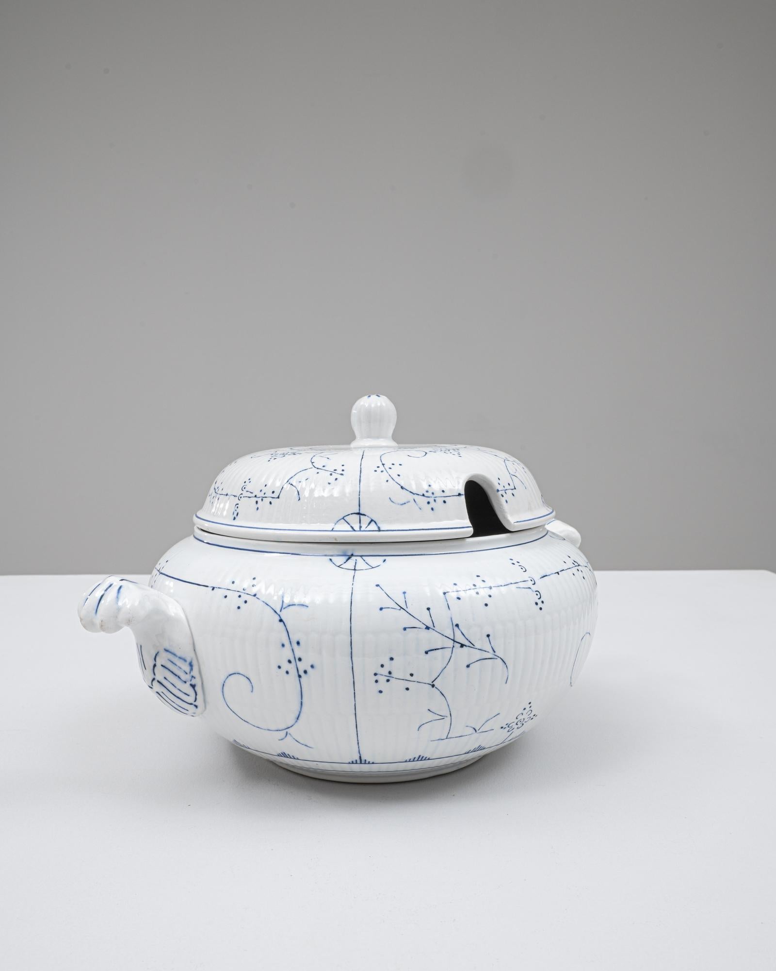 20ième siècle Soupière en porcelaine avec couvercle, édition spéciale belge du 20e siècle en vente