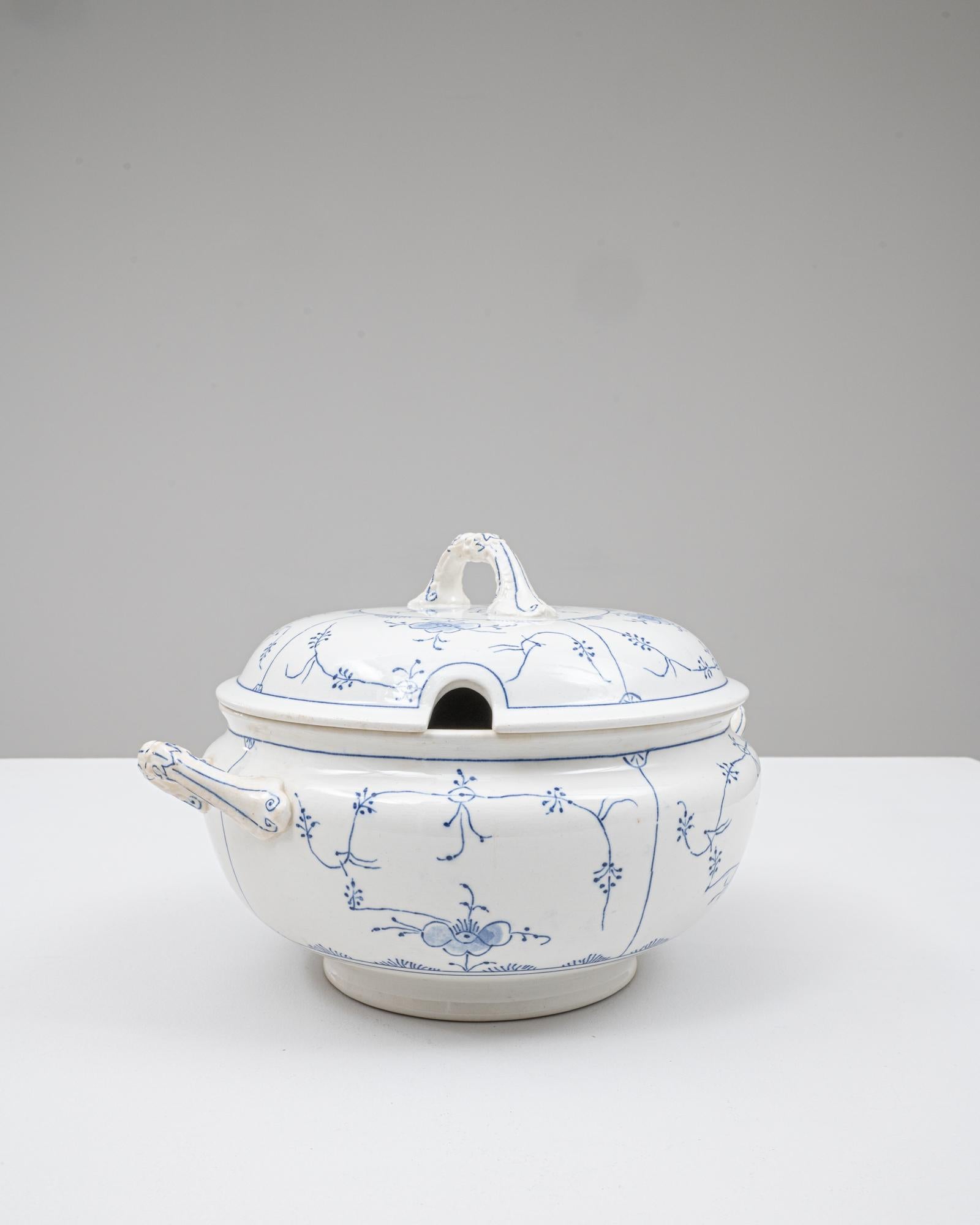 20th Century Belgian Special Edition Porcelain Tureen With Lid For Sale 2