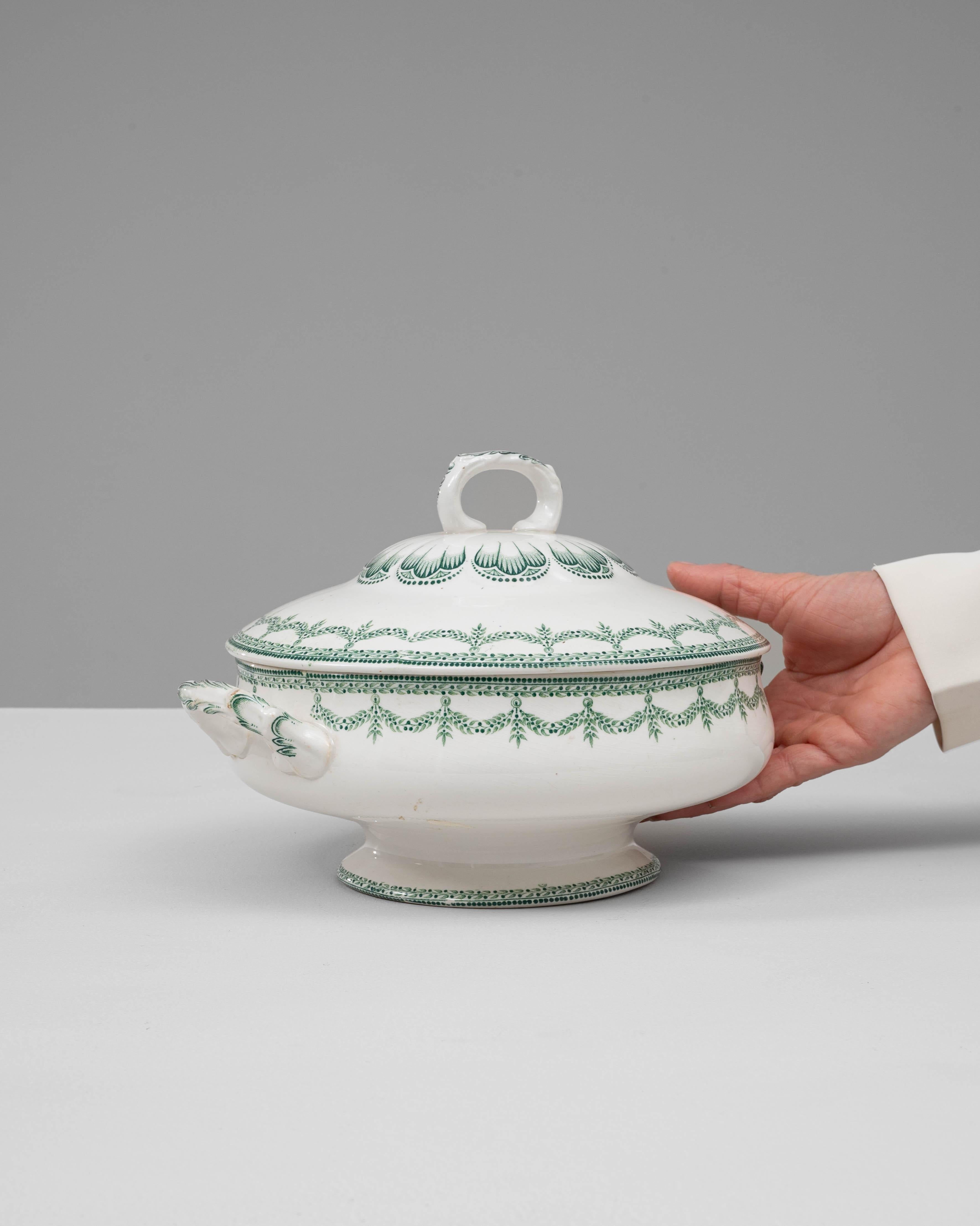 Porcelaine Soupière en porcelaine belge du 20e siècle, édition spéciale, avec couvercle en vente