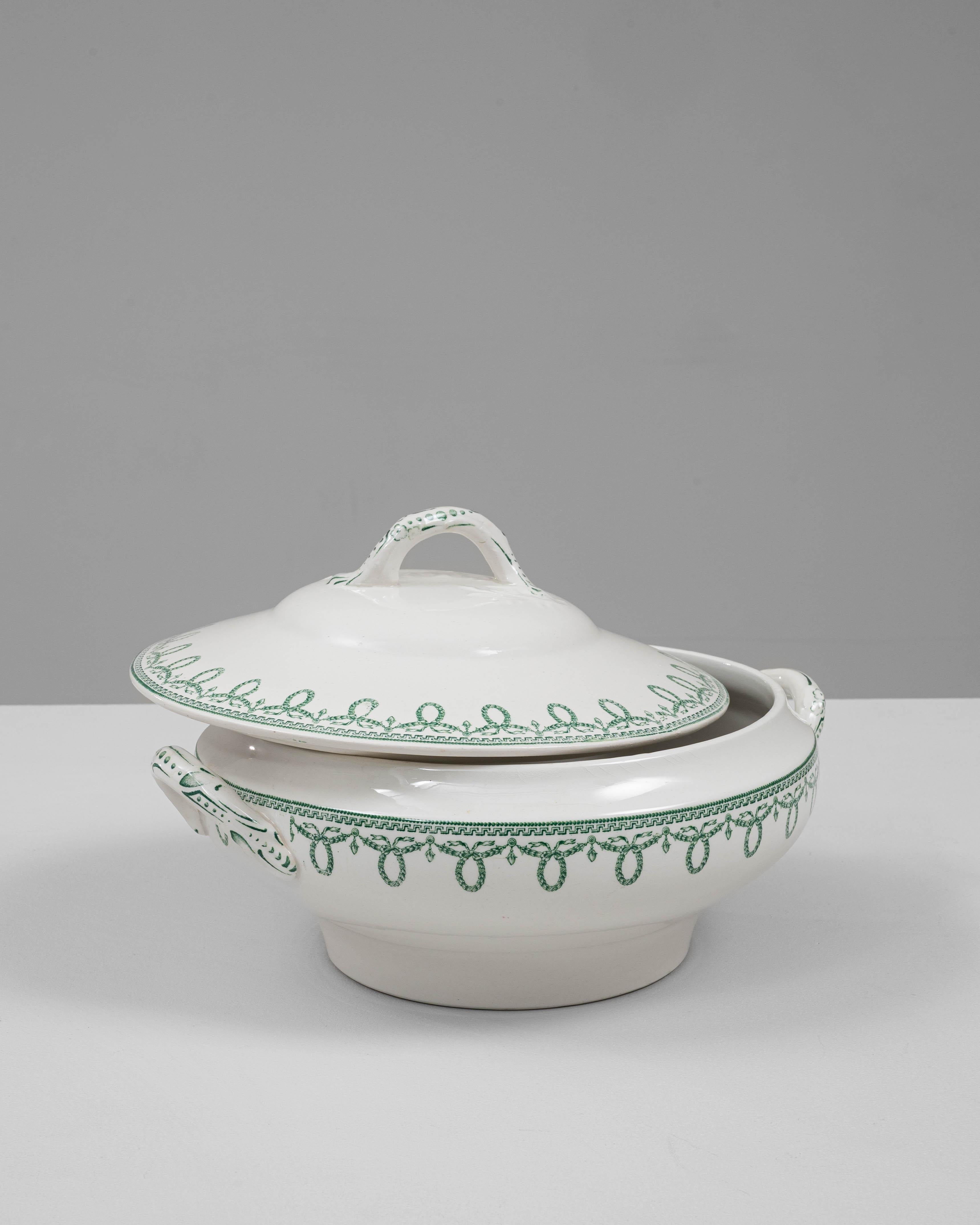 Porcelaine Soupière en porcelaine avec couvercle, édition spéciale belge du 20e siècle en vente