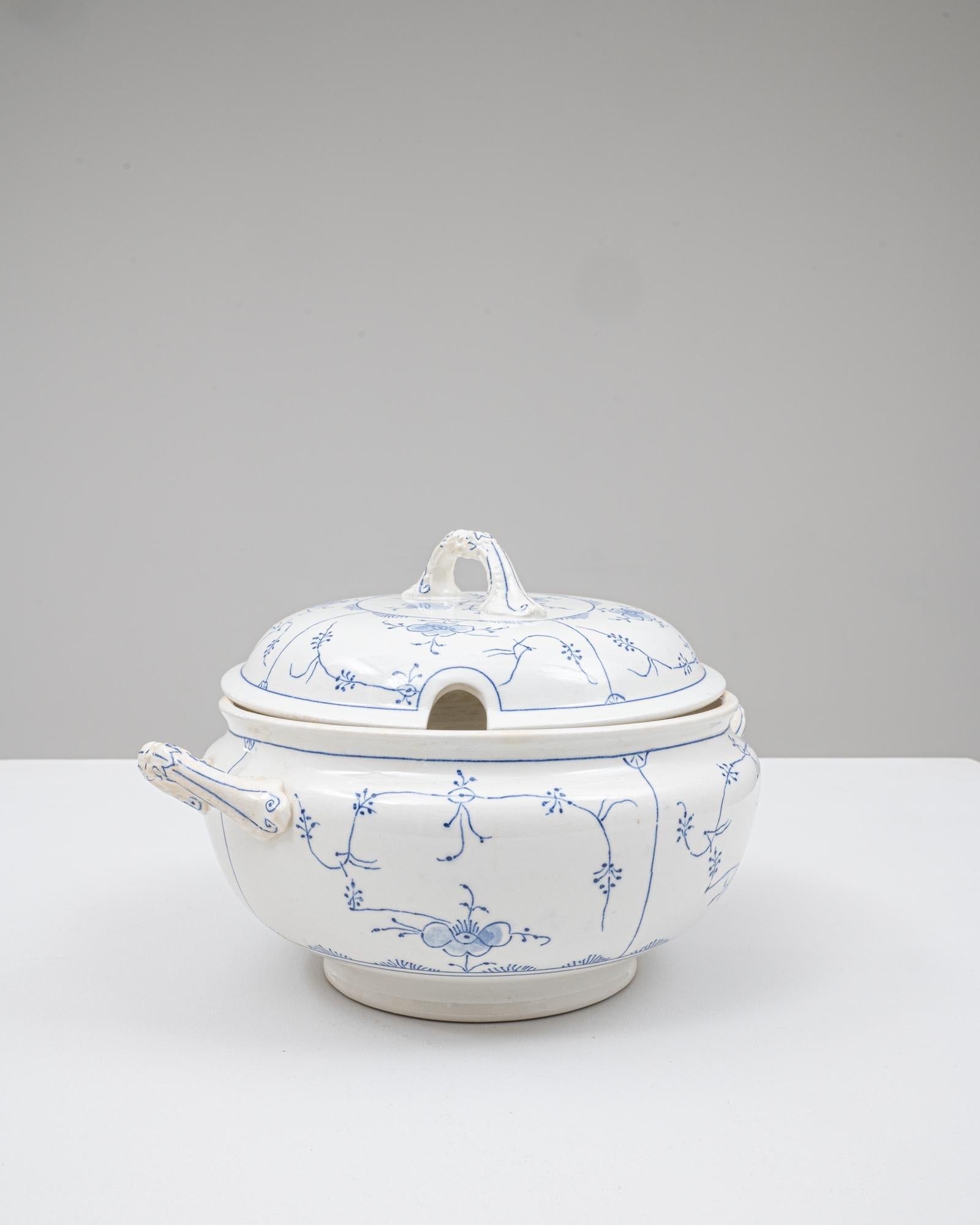 20th Century Belgian Special Edition Porcelain Tureen With Lid For Sale 3