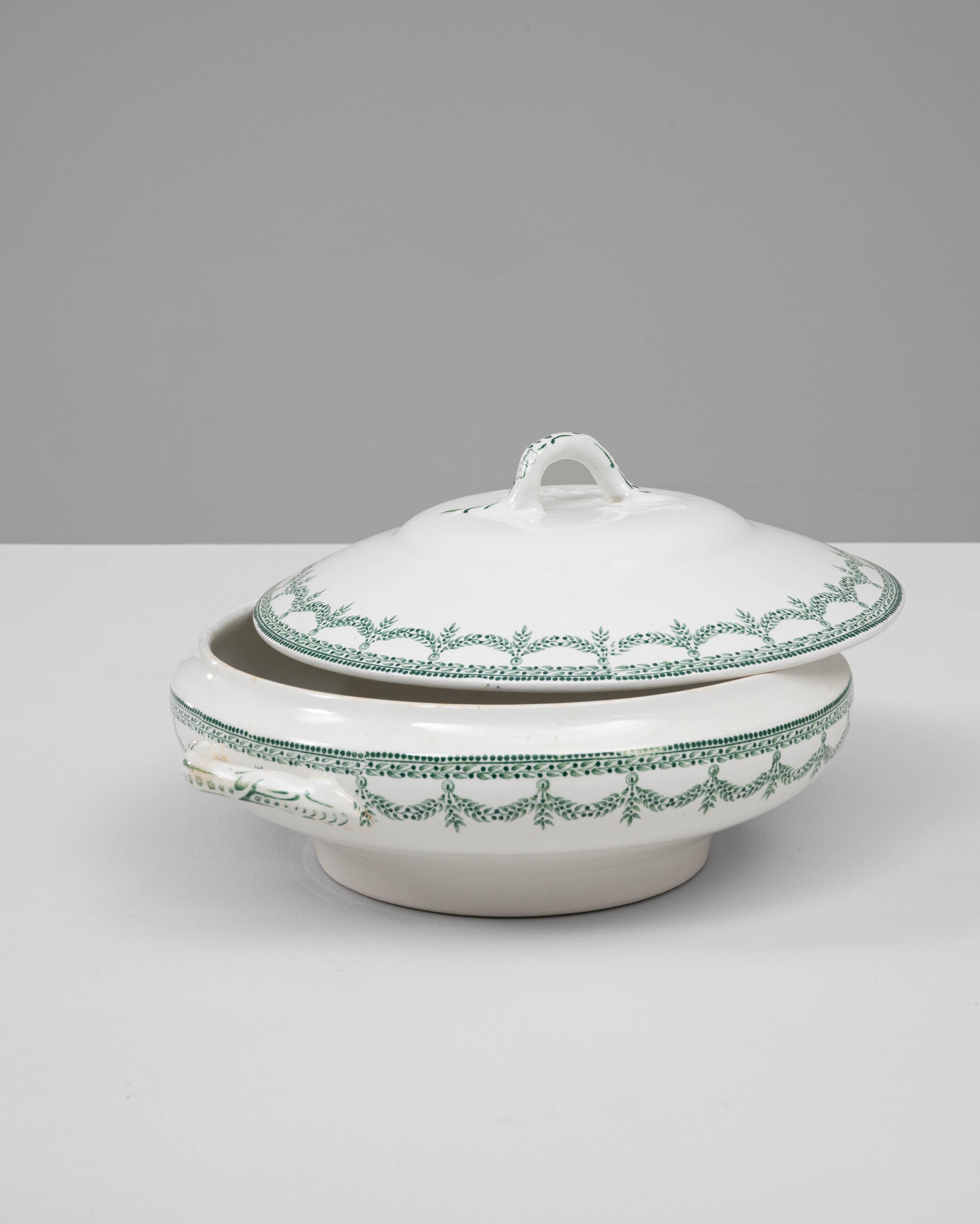 Soupière en porcelaine belge du 20e siècle, édition spéciale, avec couvercle en vente 1