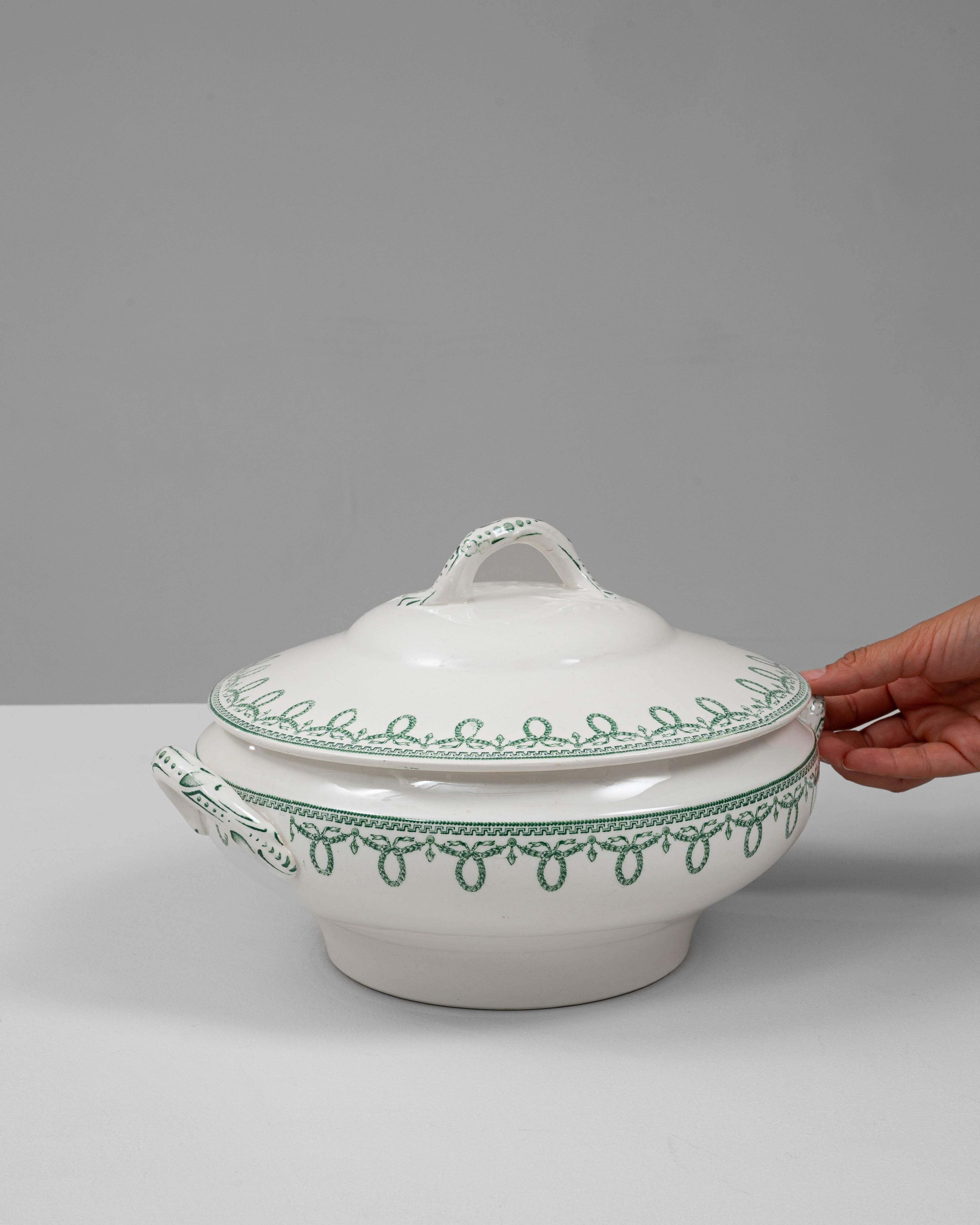 Soupière en porcelaine avec couvercle, édition spéciale belge du 20e siècle en vente 1
